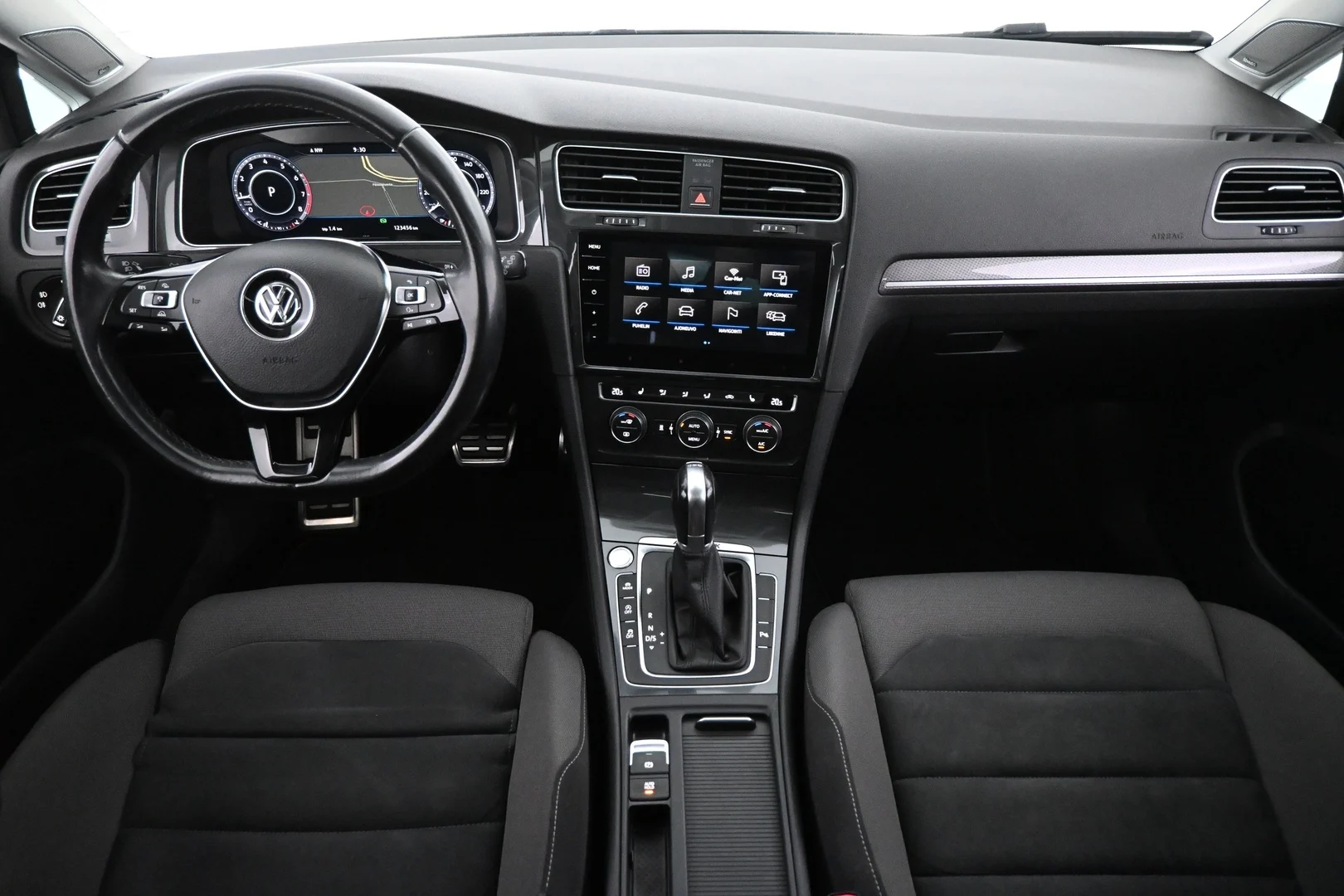 Car Image - 2Ci1aFuzDrb0JZcwJqEgKF