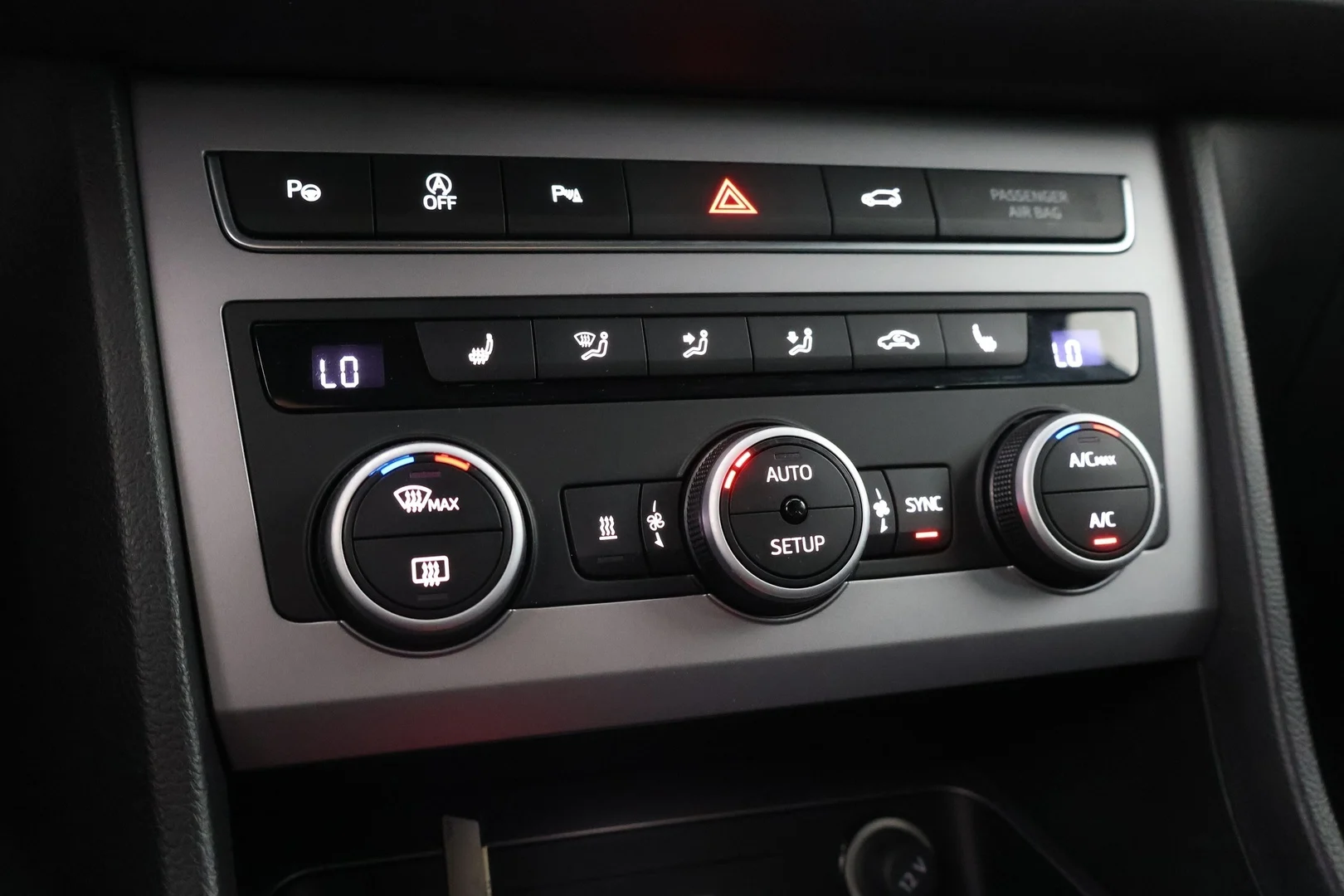 Car Image - 2IDL9CaAIrZQ7dg9oBM20G