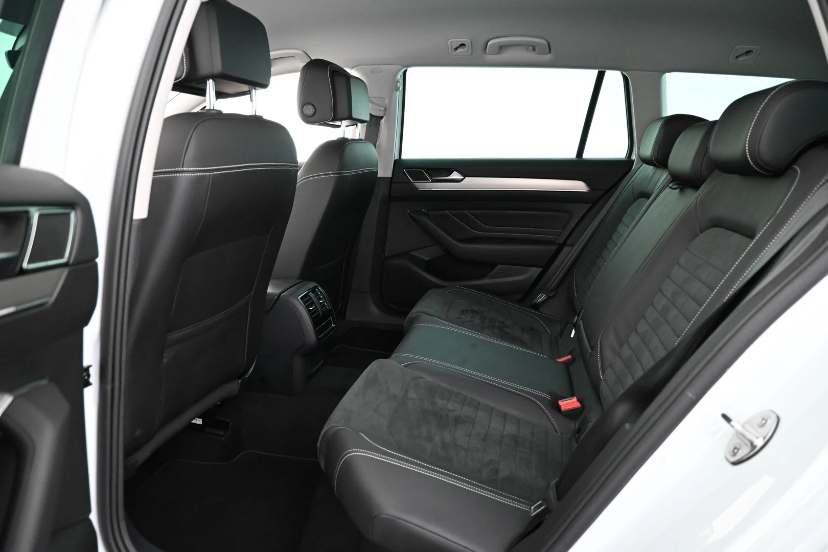 Car Image - 7zaZpTAXNdEhu8FVYvxFL0
