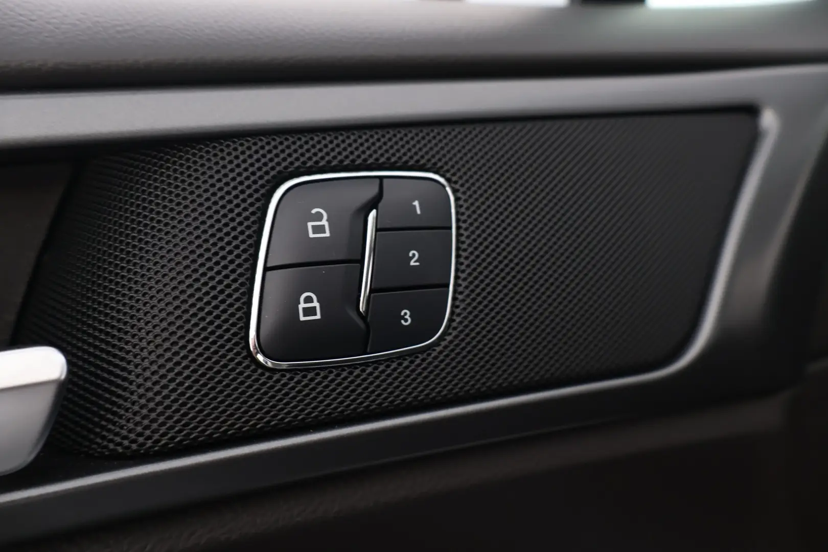 Car Image - 5G723KLFhYW5ch2g9BLFhE