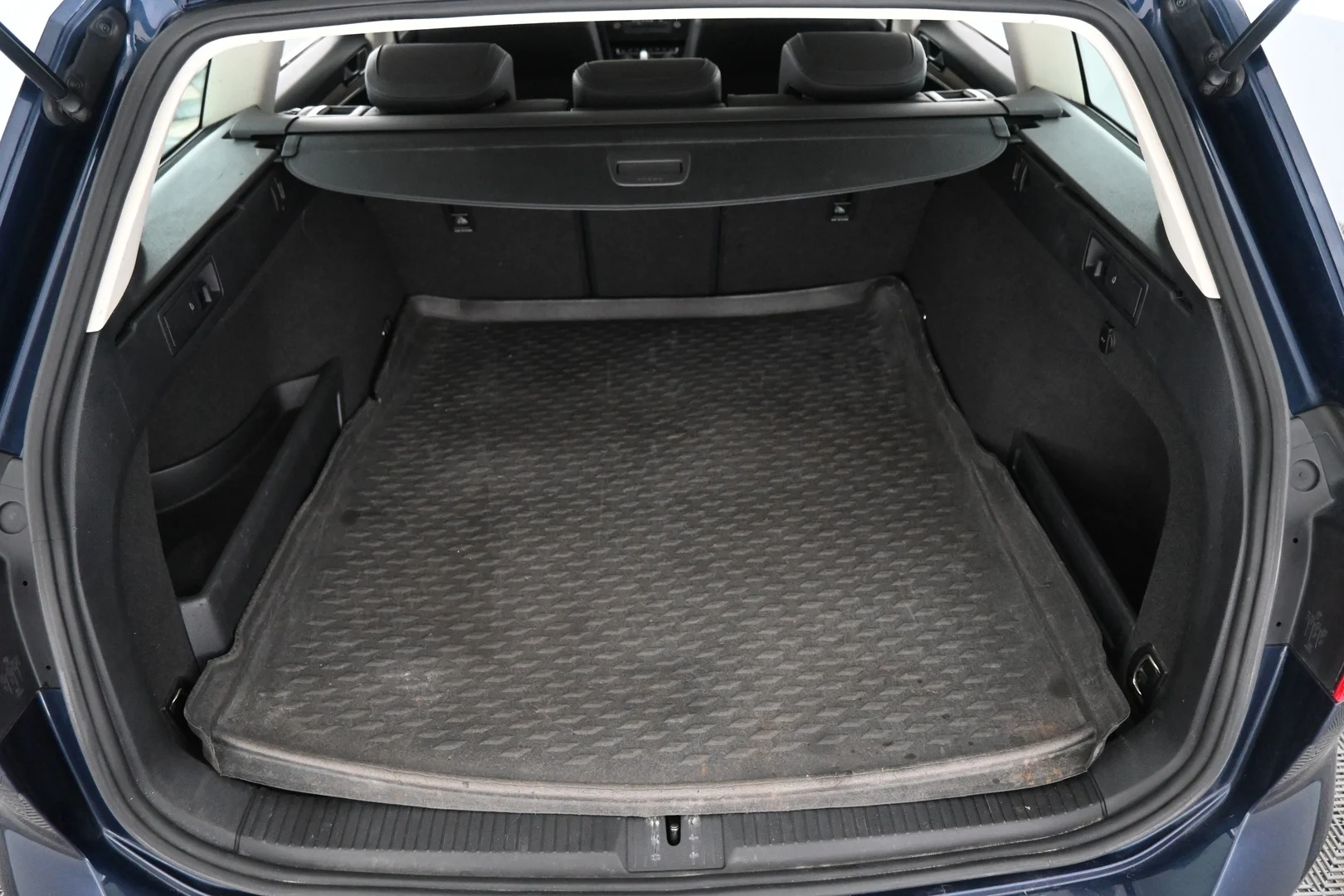 Car Image - 0nLHTrzqV1VfvZIhYKL4A