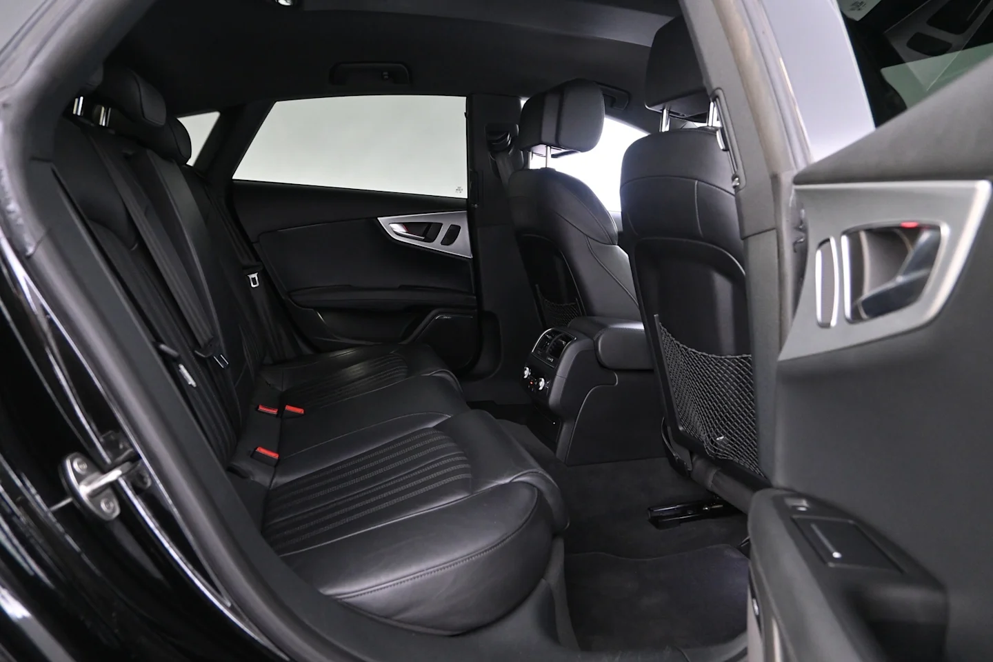 Car Image - 4vZA4TXxZTKUvXRzIKnhdy