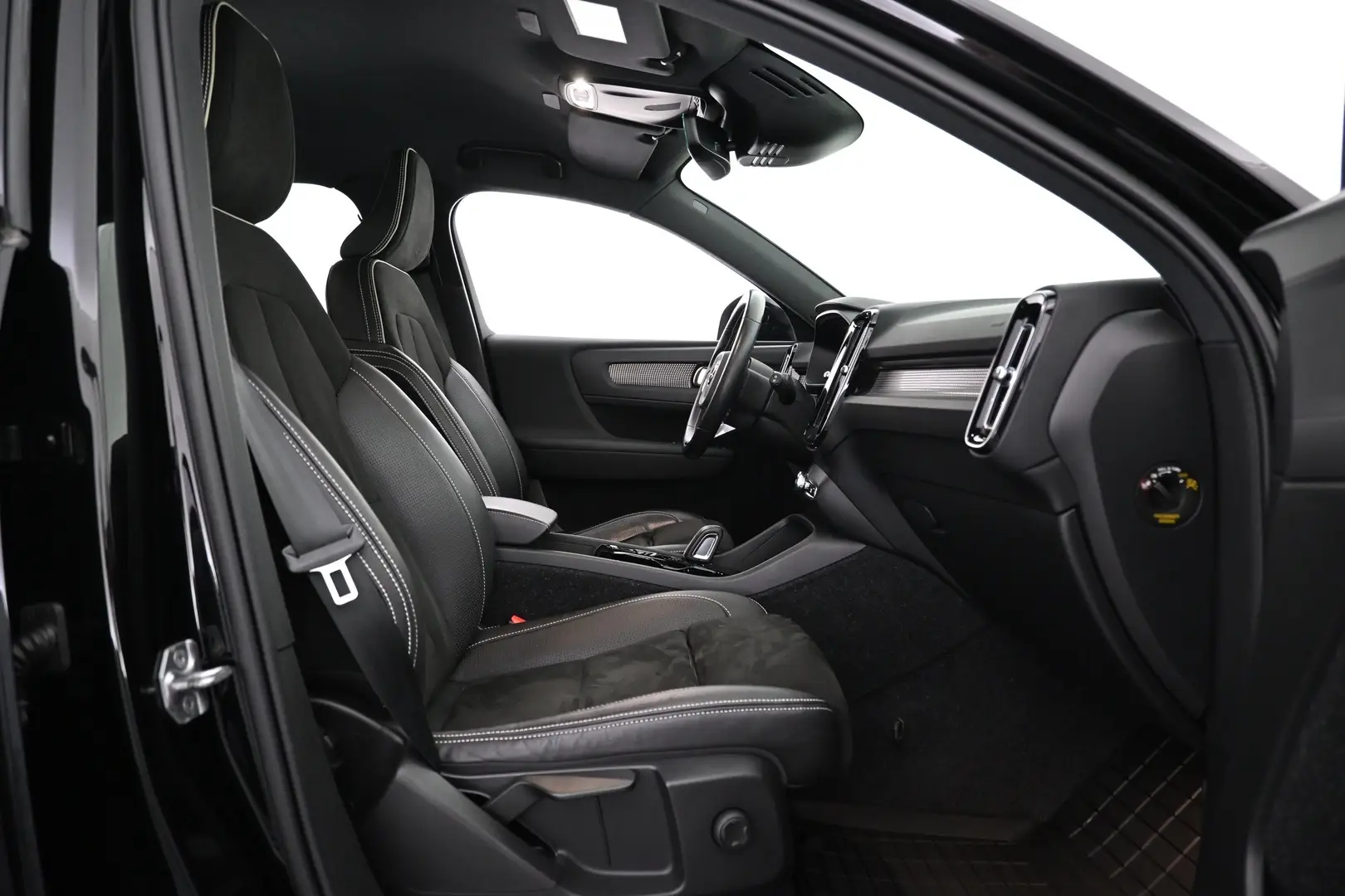 Car Image - 7m7anCwdRBK5F45FlQt9p6