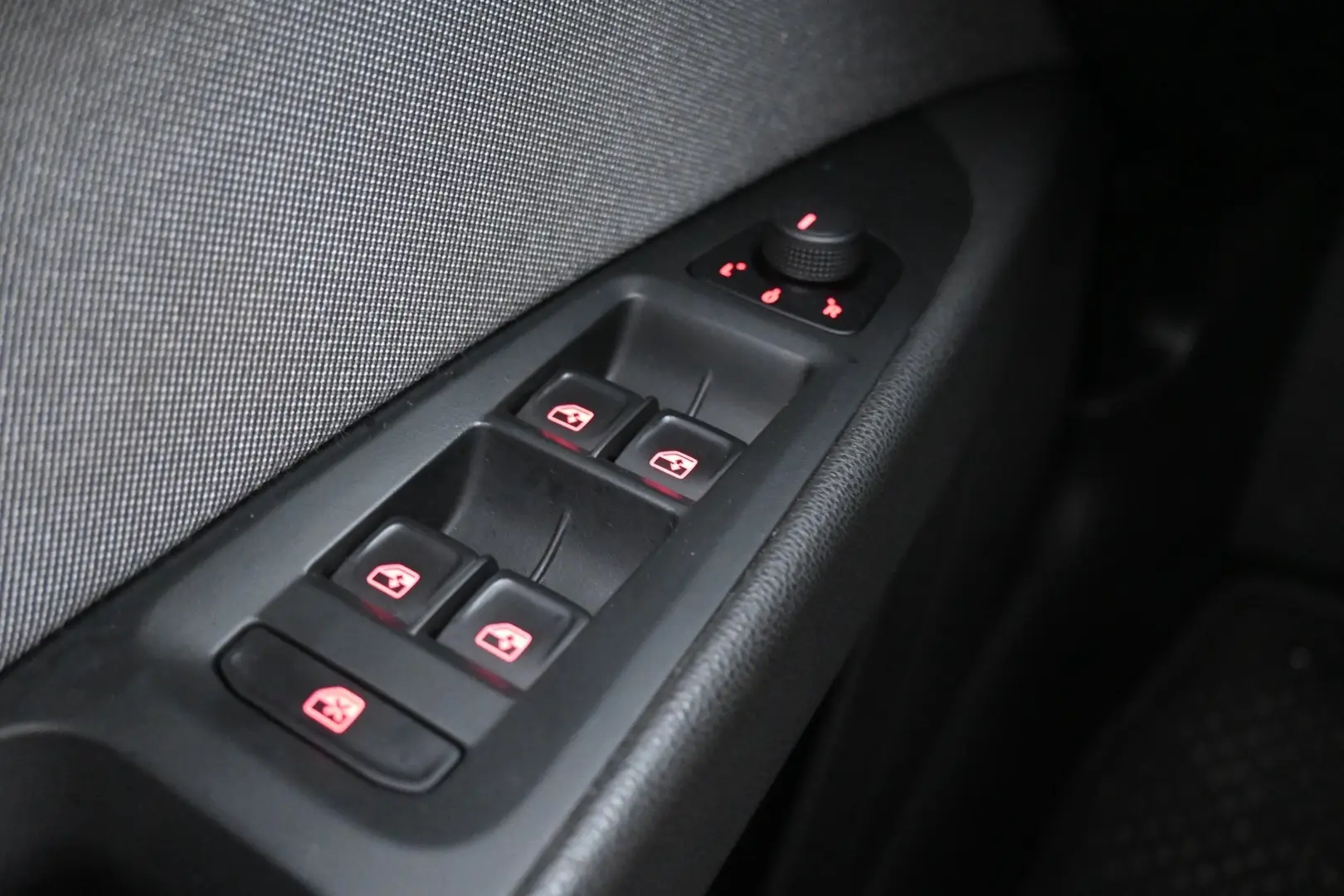 Car Image - 3LmXBJKVWY0RMYwIldJ1TZ