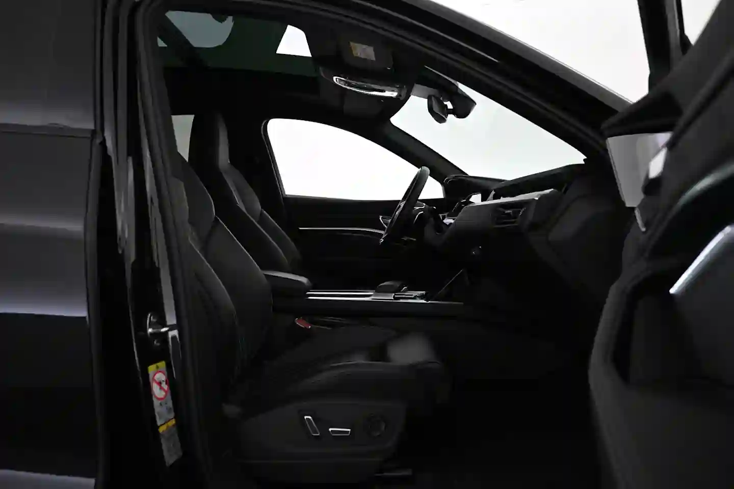 Car Image - 3SeTrWVFpMxFcxx8TpHywU