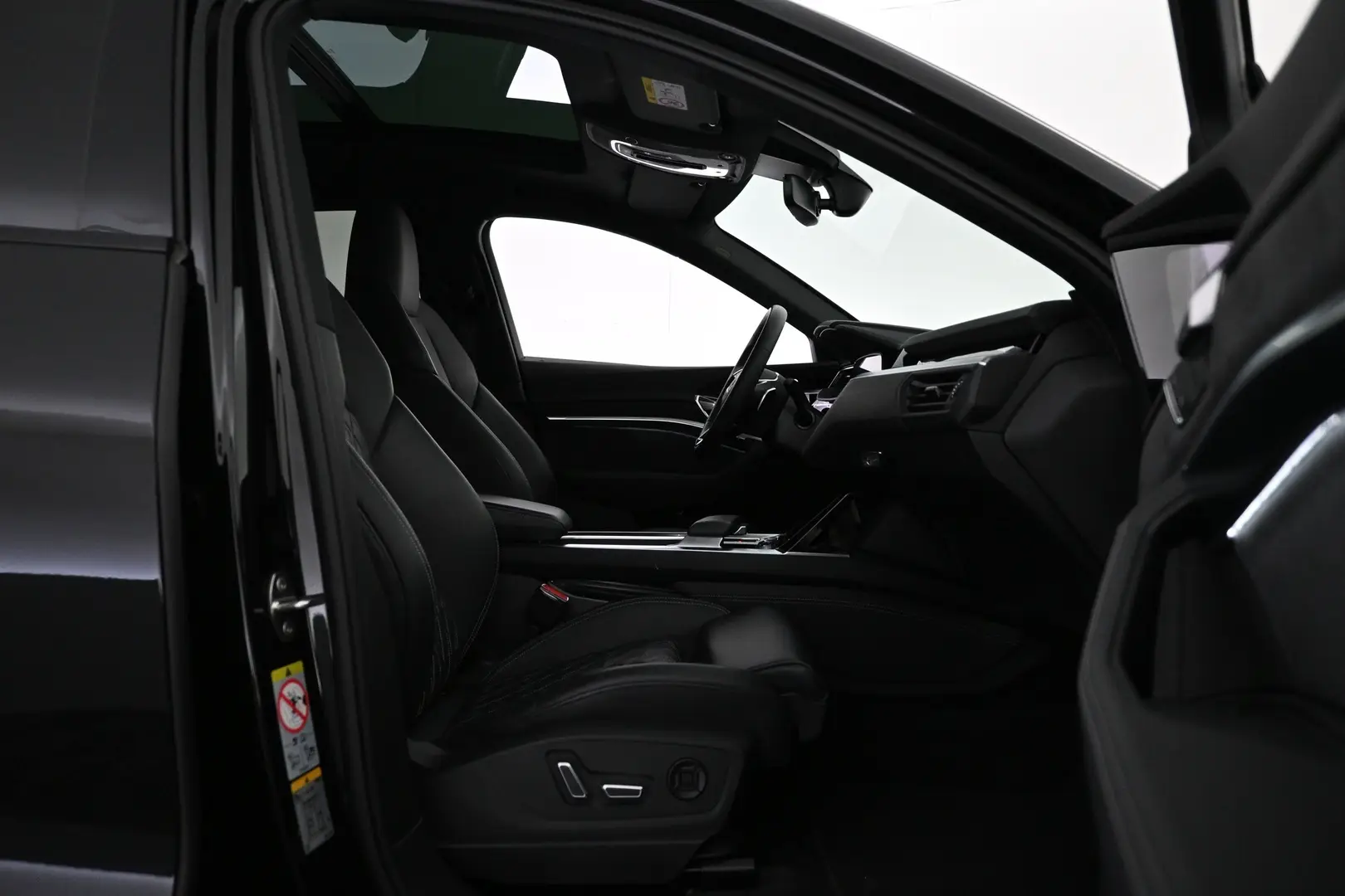 Car Image - 3SeTrWVFpMxFcxx8TpHywU