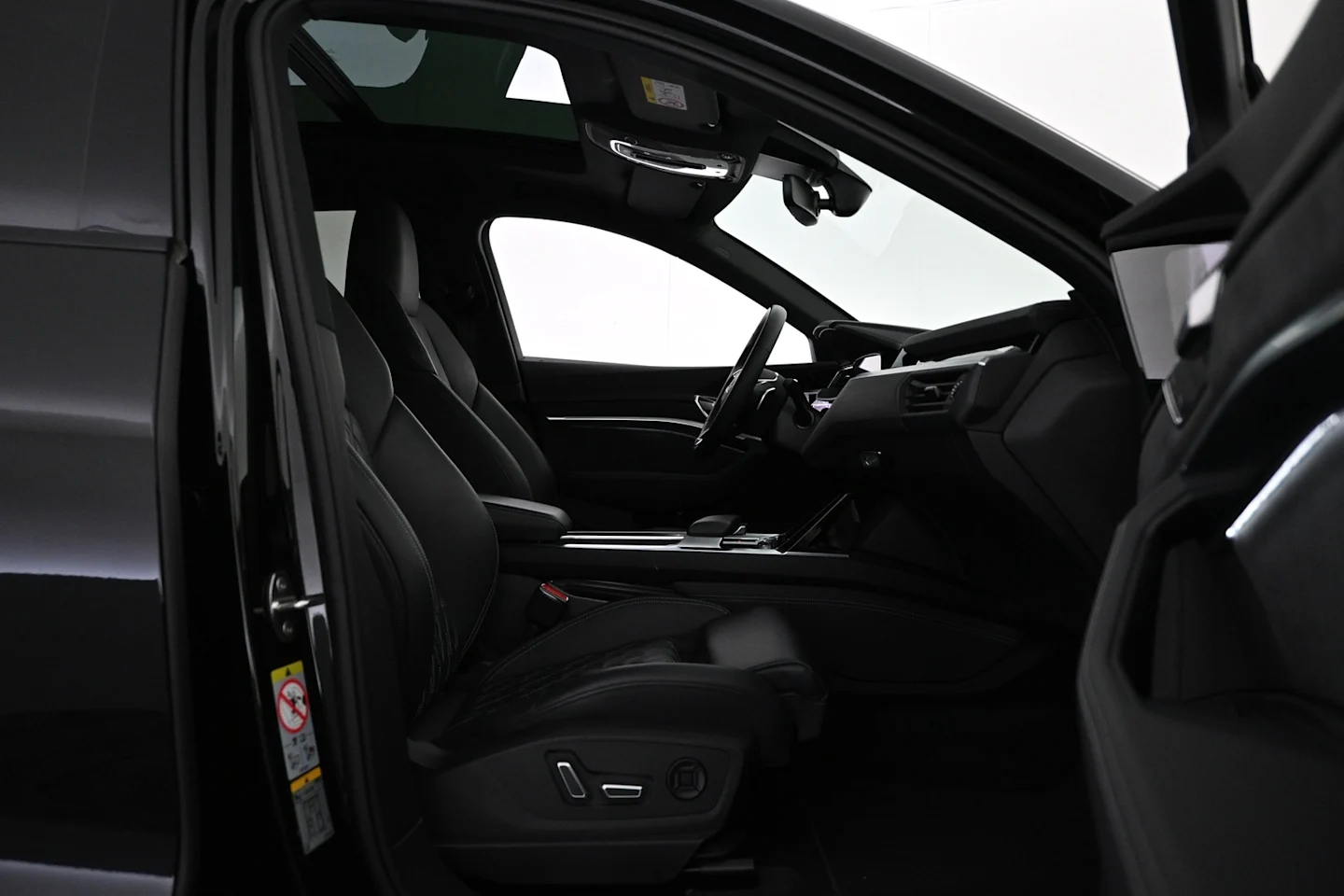 Car Image - 3SeTrWVFpMxFcxx8TpHywU