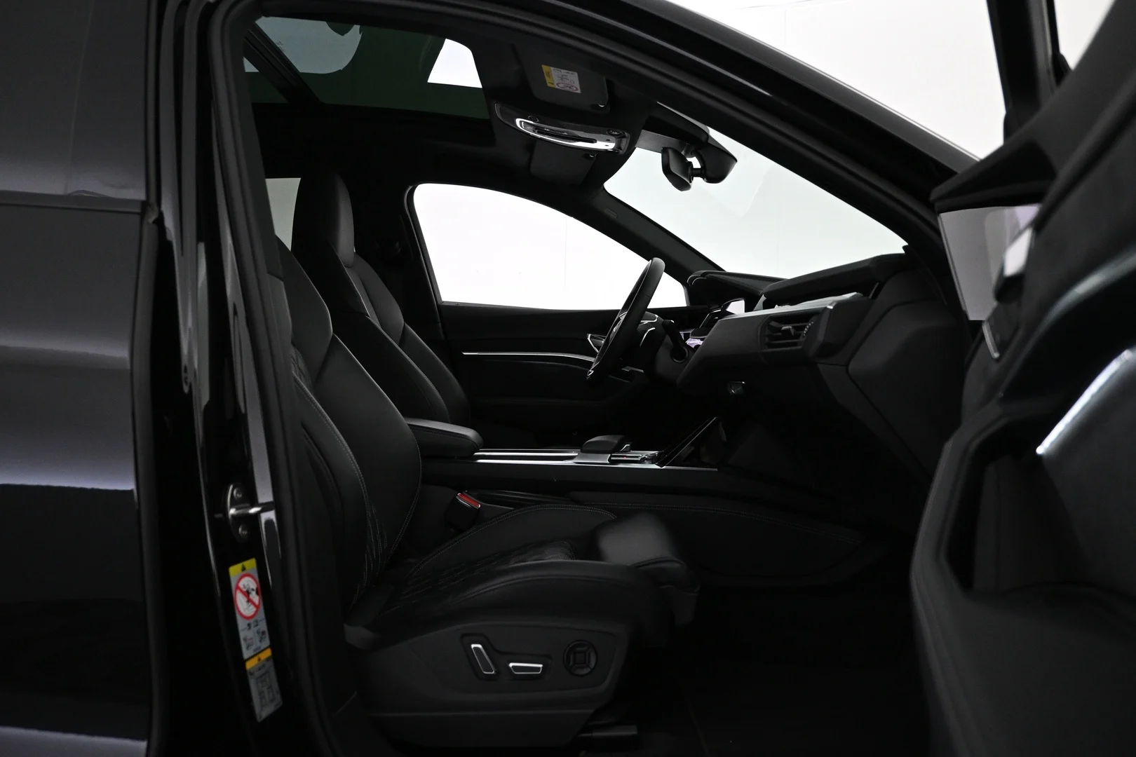 Car Image - 3SeTrWVFpMxFcxx8TpHywU