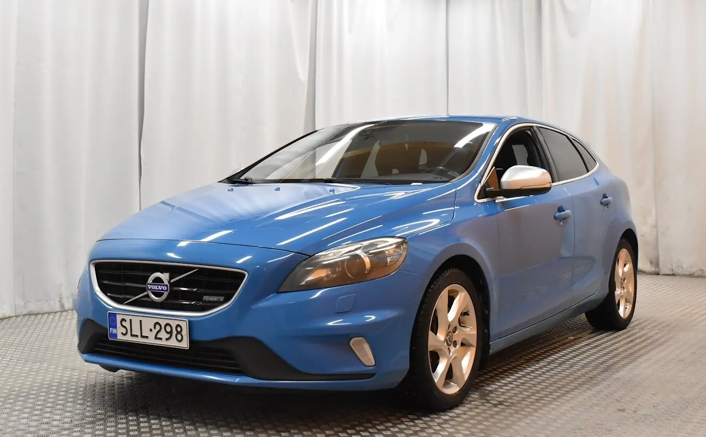 Car Image - cry0XoROoT7OsgQas8mGt