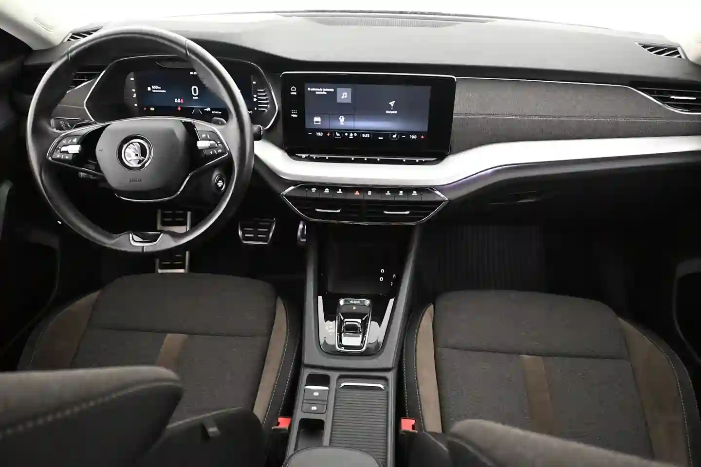 Car Image - 2hOzY5et5VgFlV8DfZG6vr
