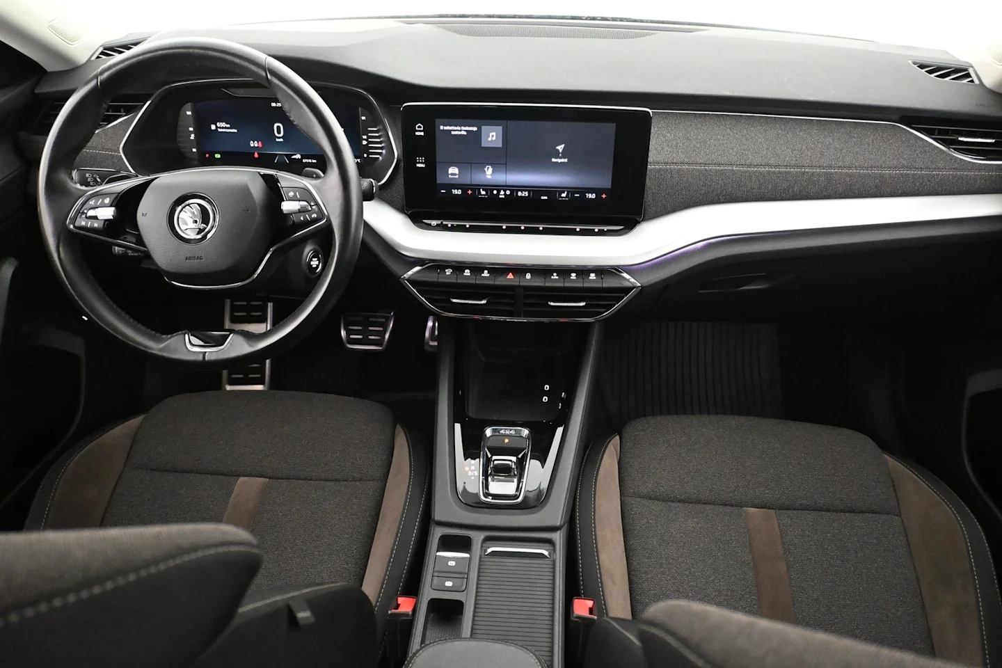 Car Image - 2hOzY5et5VgFlV8DfZG6vr