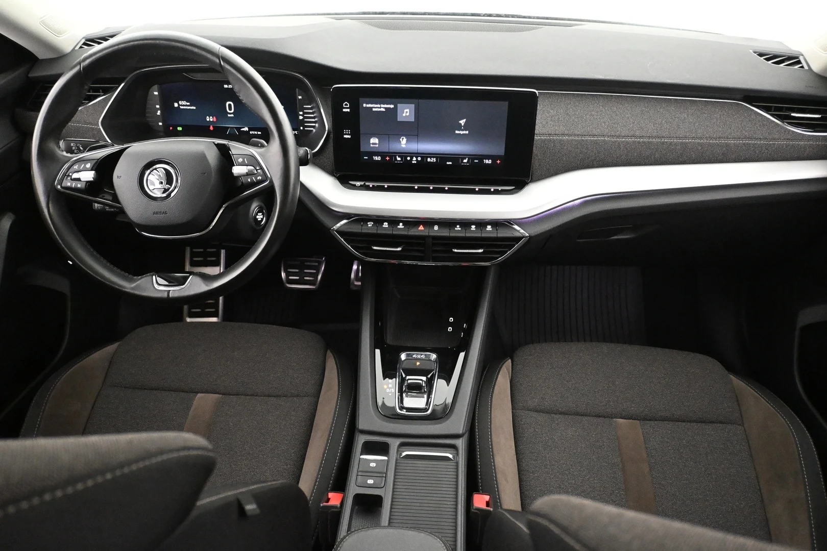Car Image - 2hOzY5et5VgFlV8DfZG6vr