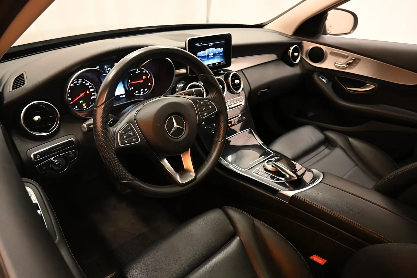 Car Image - 6ZaJxWx38sQ8SF7plGMylf