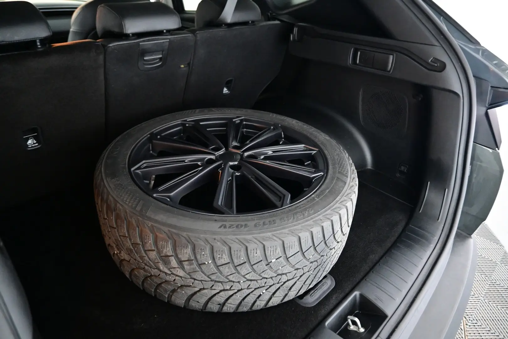 Car Image - UyTwflbLrElViuMS8TEIG