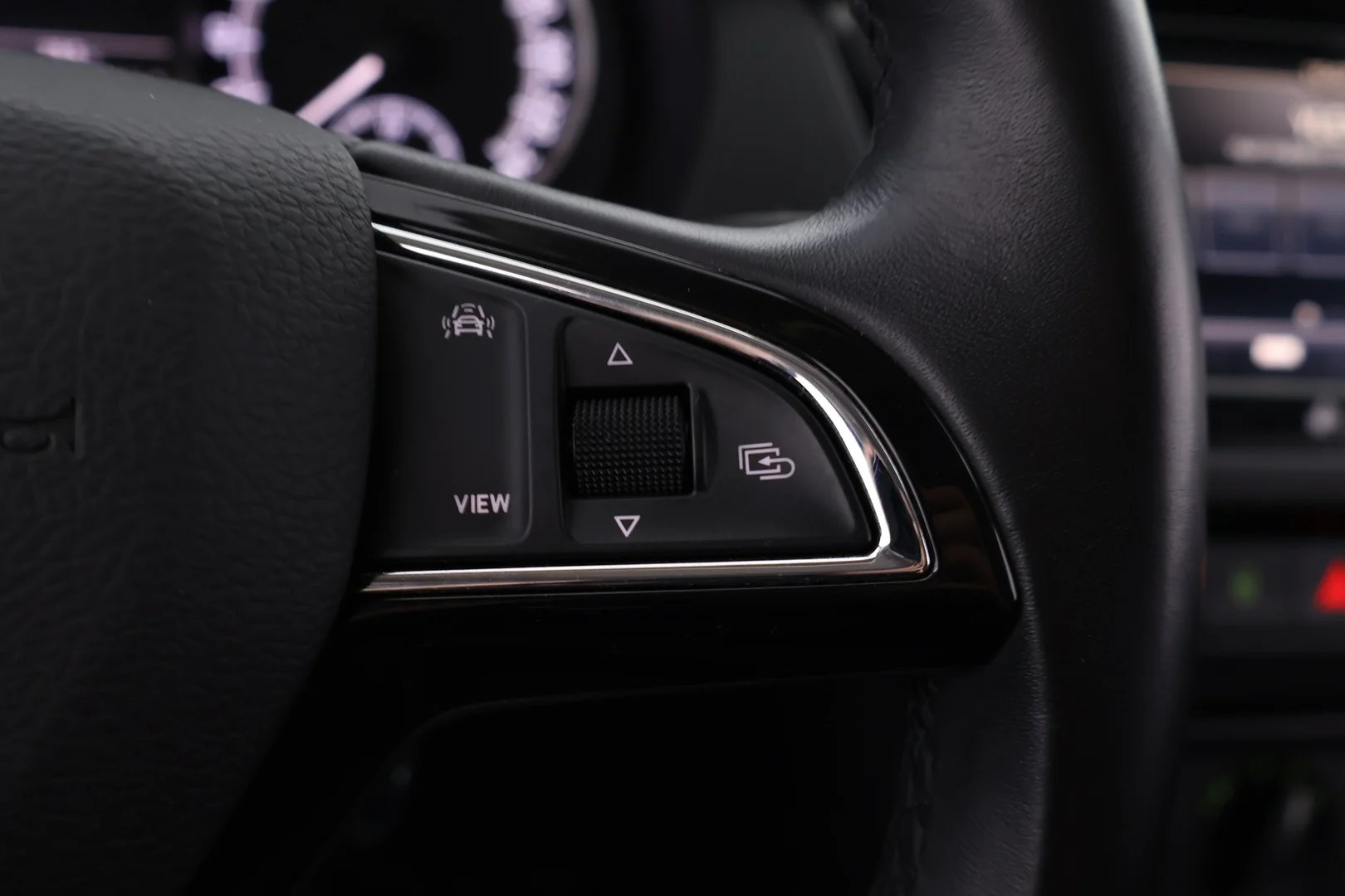 Car Image - 3AbKfPwDA0MqiV5Ytpv6bI