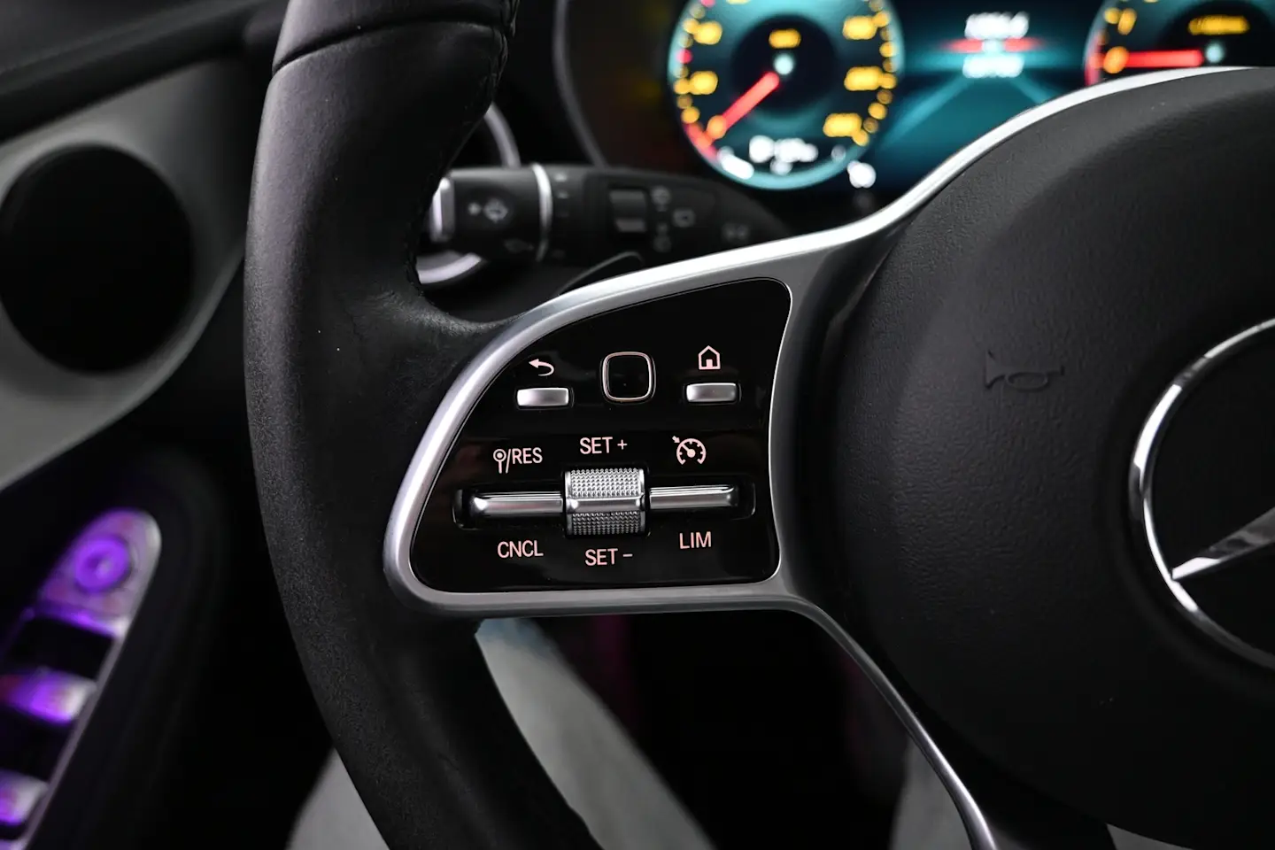 Car Image - 1FF0uDirsEootXXDhUVh4P