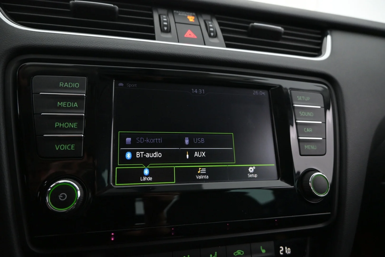 Car Image - 72SFiUHqw3k0LLy9IqUhzn