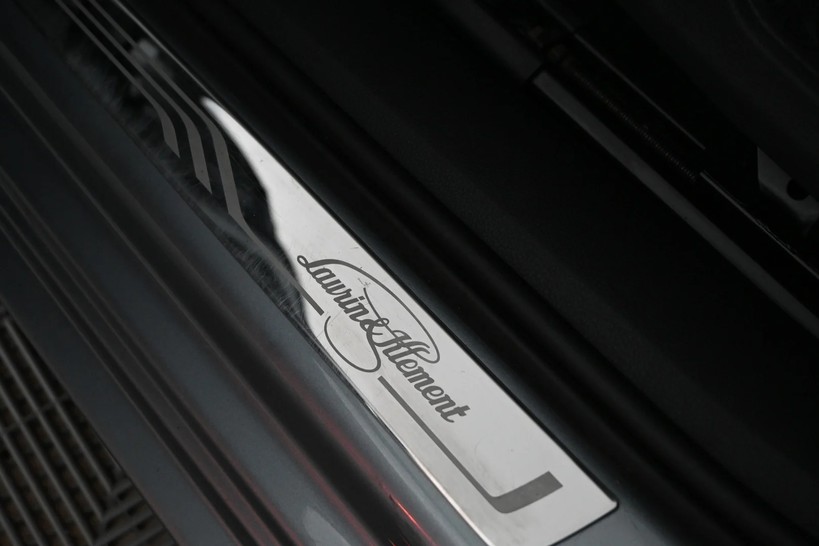 Car Image - 4DorlQxI2cwCwQVoO3kkqx