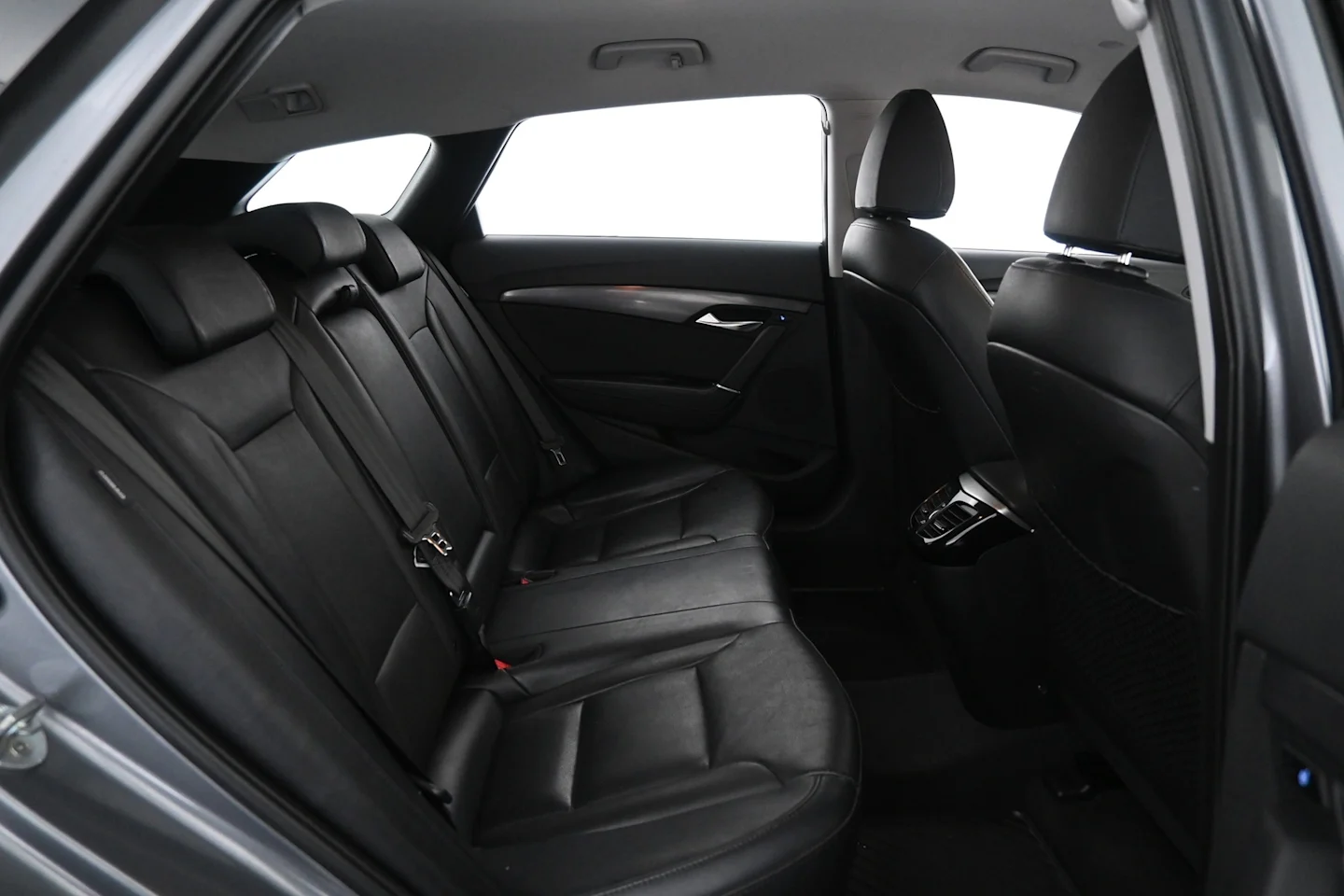 Car Image - 67lDgxFYsF8c4OdE6o2lP5