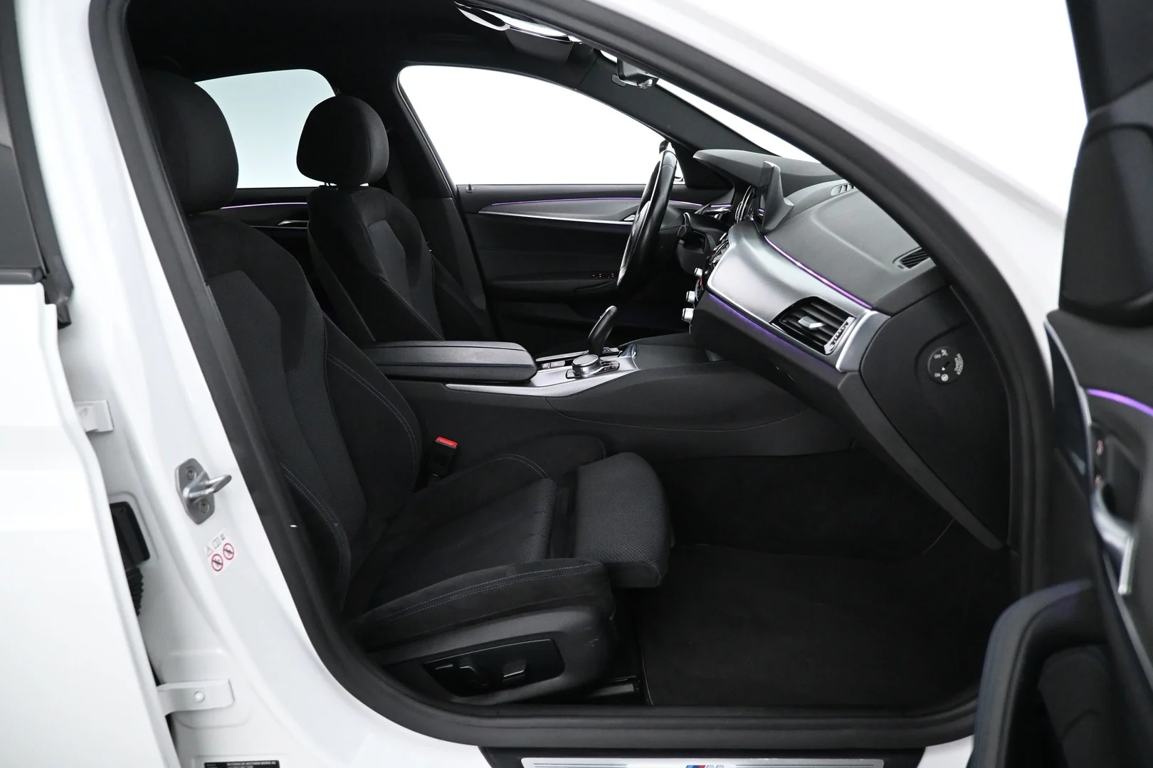Car Image - 6lMkGlW8FWNLtnmjruAW0H