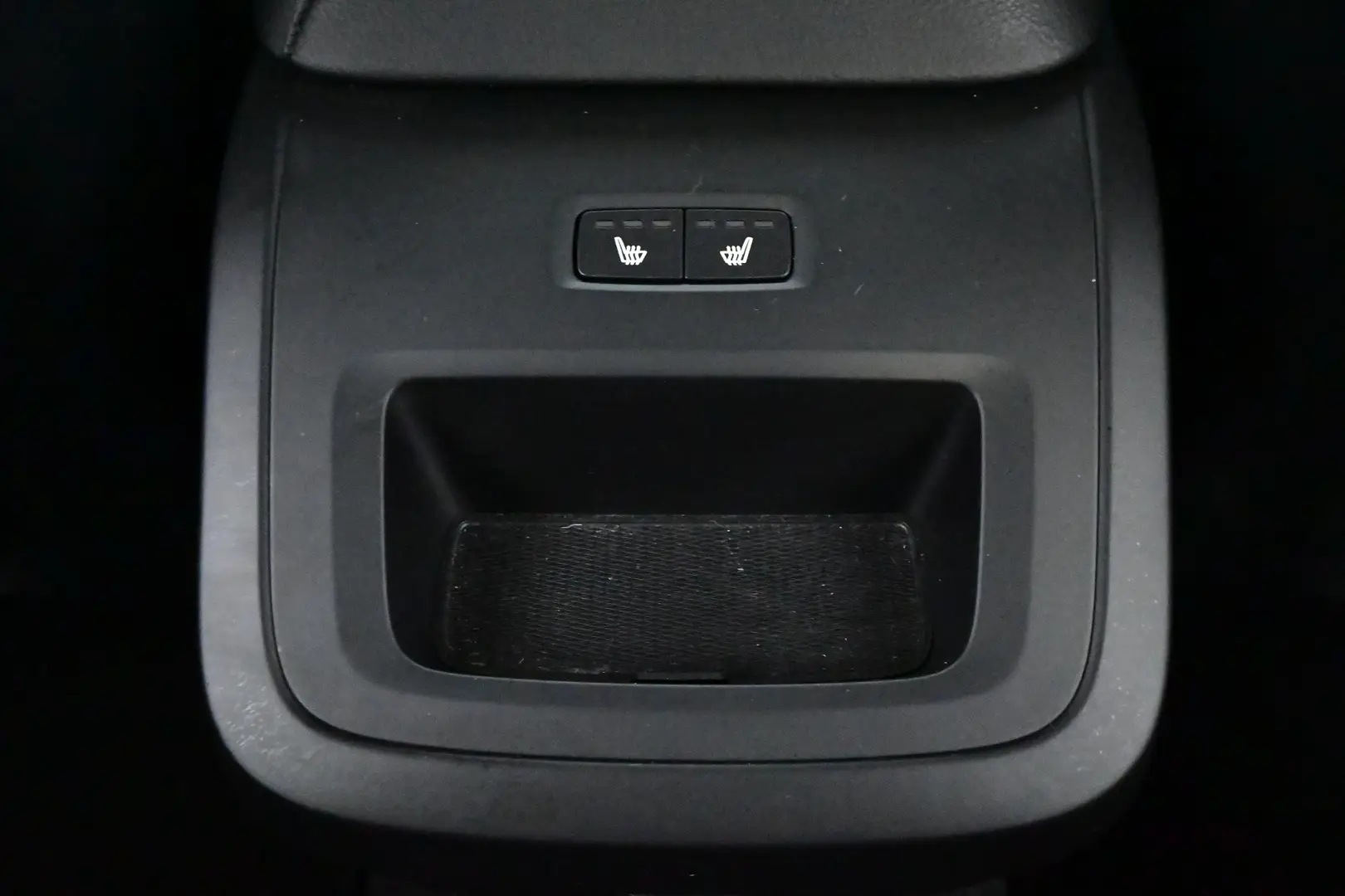 Car Image - 2Ud8olD4r3oo1hCGaEXaan