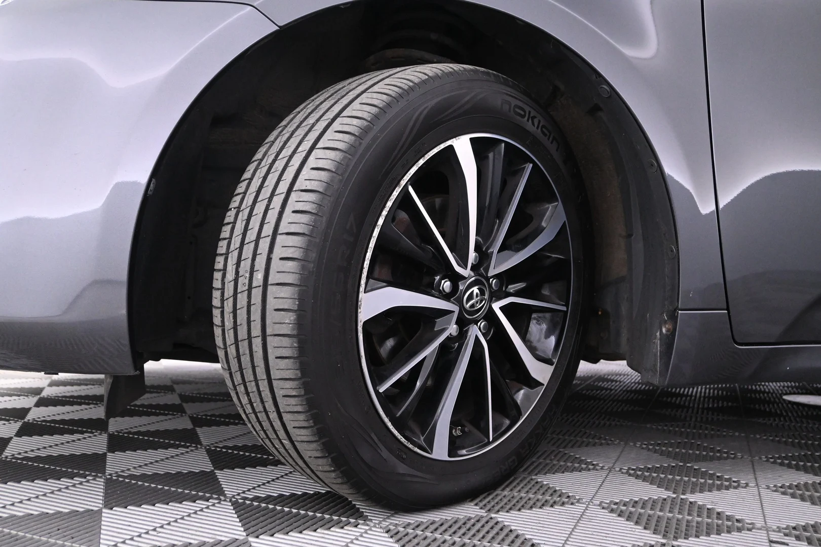 Car Image - 17JQ1q8a6nWvqUIrDzePP9