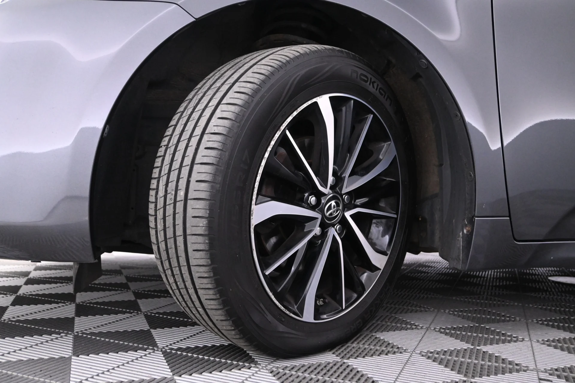 Car Image - 17JQ1q8a6nWvqUIrDzePP9