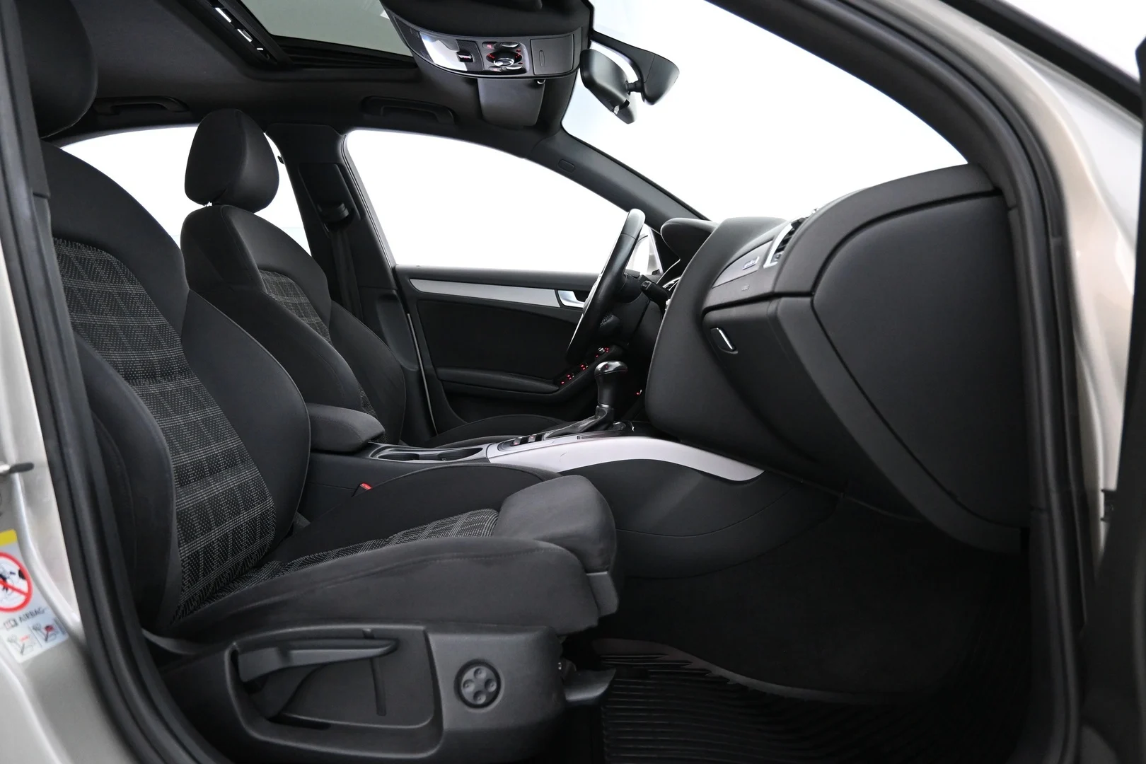 Car Image - 3uvGuHgEpUpCDpsyxl1HvT