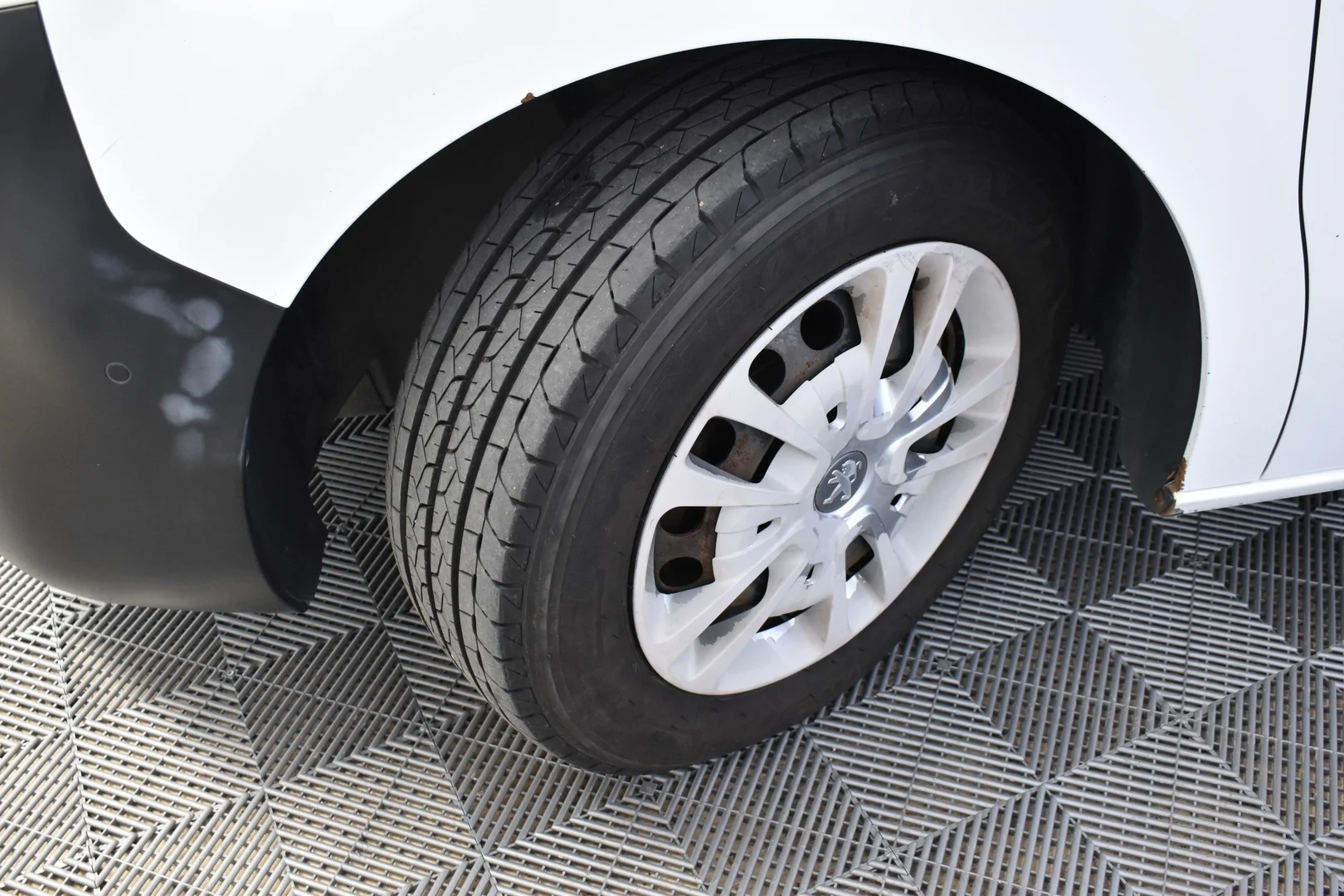 Car Image - 6jL4xAl0D0VtAY848oSD8X