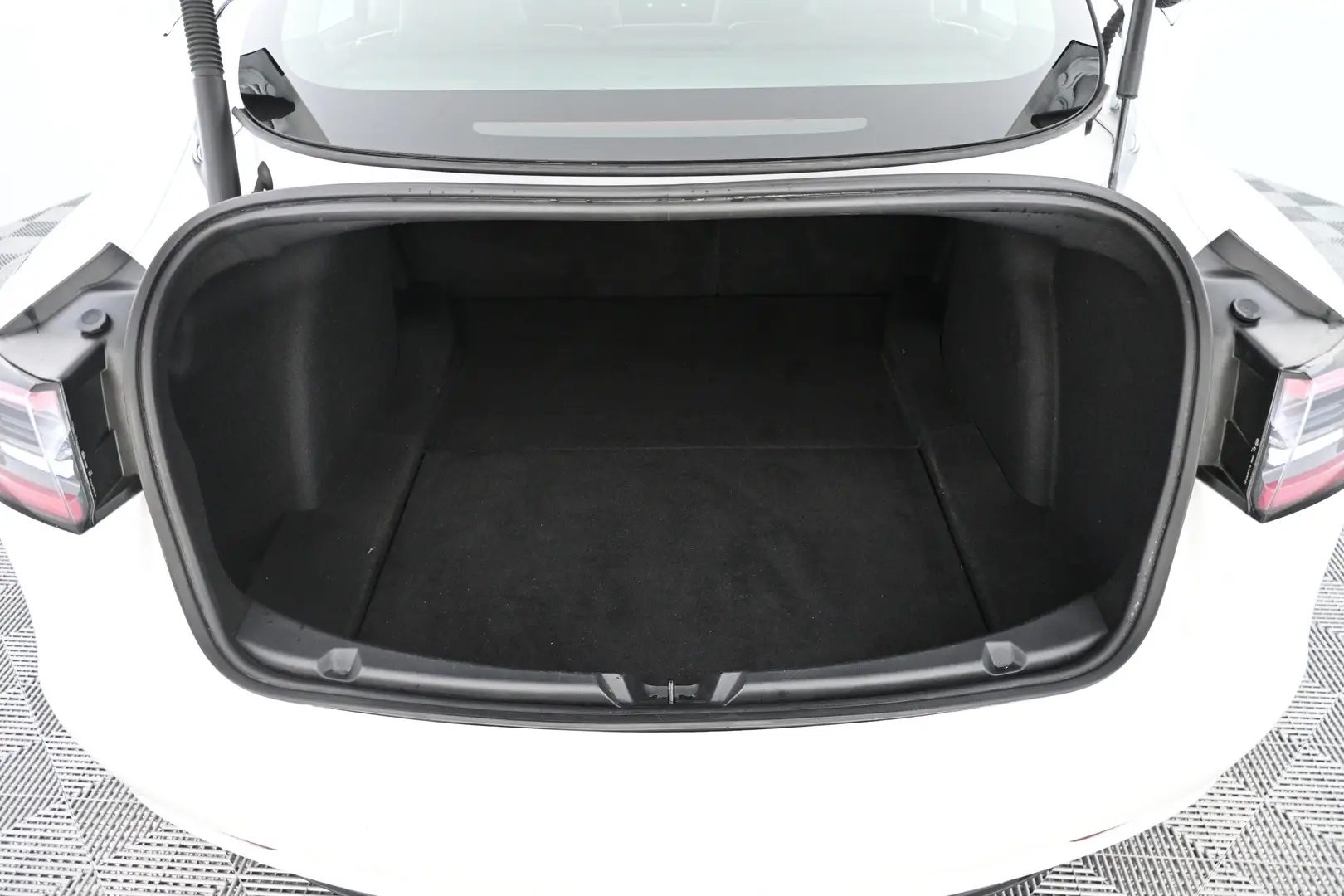 Car Image - 6usrxeYFo9gU9nqQrGiQpm