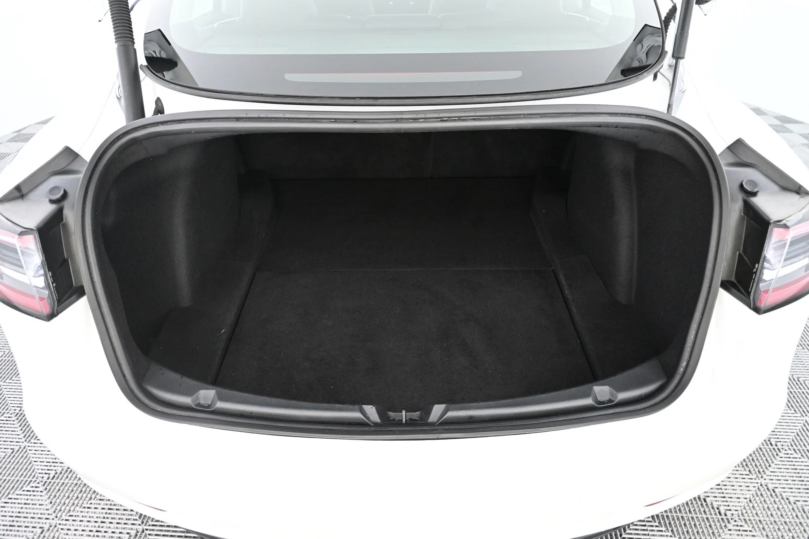 Car Image - 6usrxeYFo9gU9nqQrGiQpm