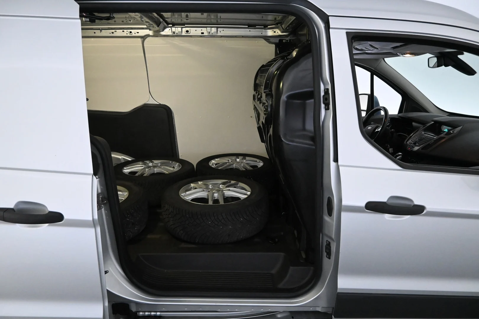 Car Image - x4MdXSkkFNh1zgKCjJp1a