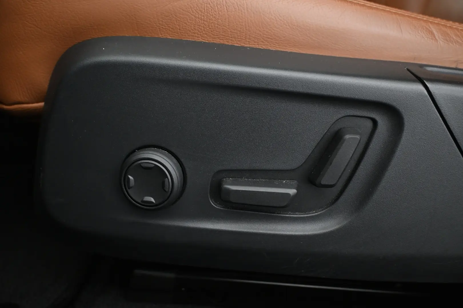 Car Image - 4HduEv3ukAXww3Qkd2JaaC