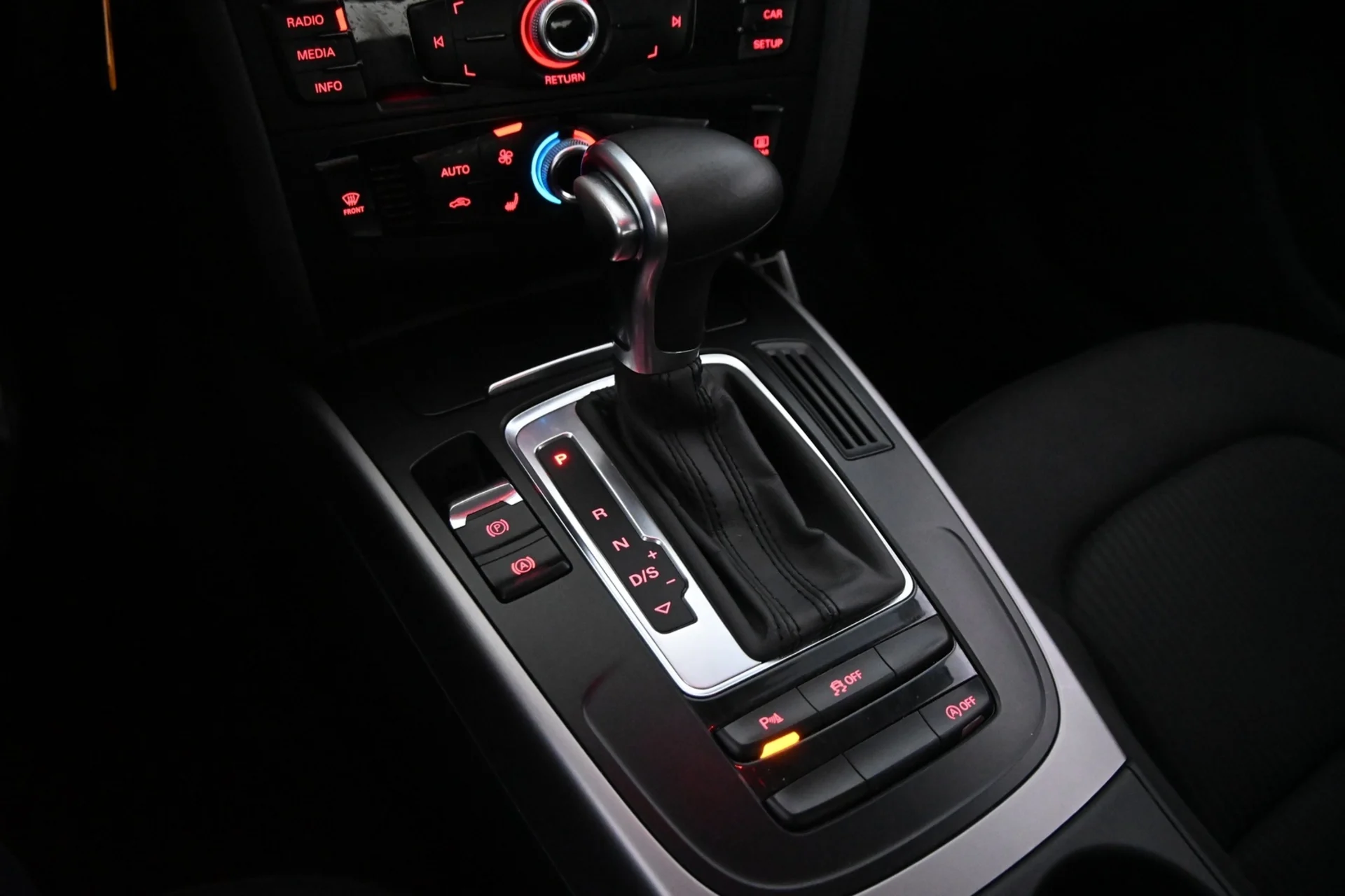 Car Image - 3QBGvw8PVBQq7HvKaqLOzv