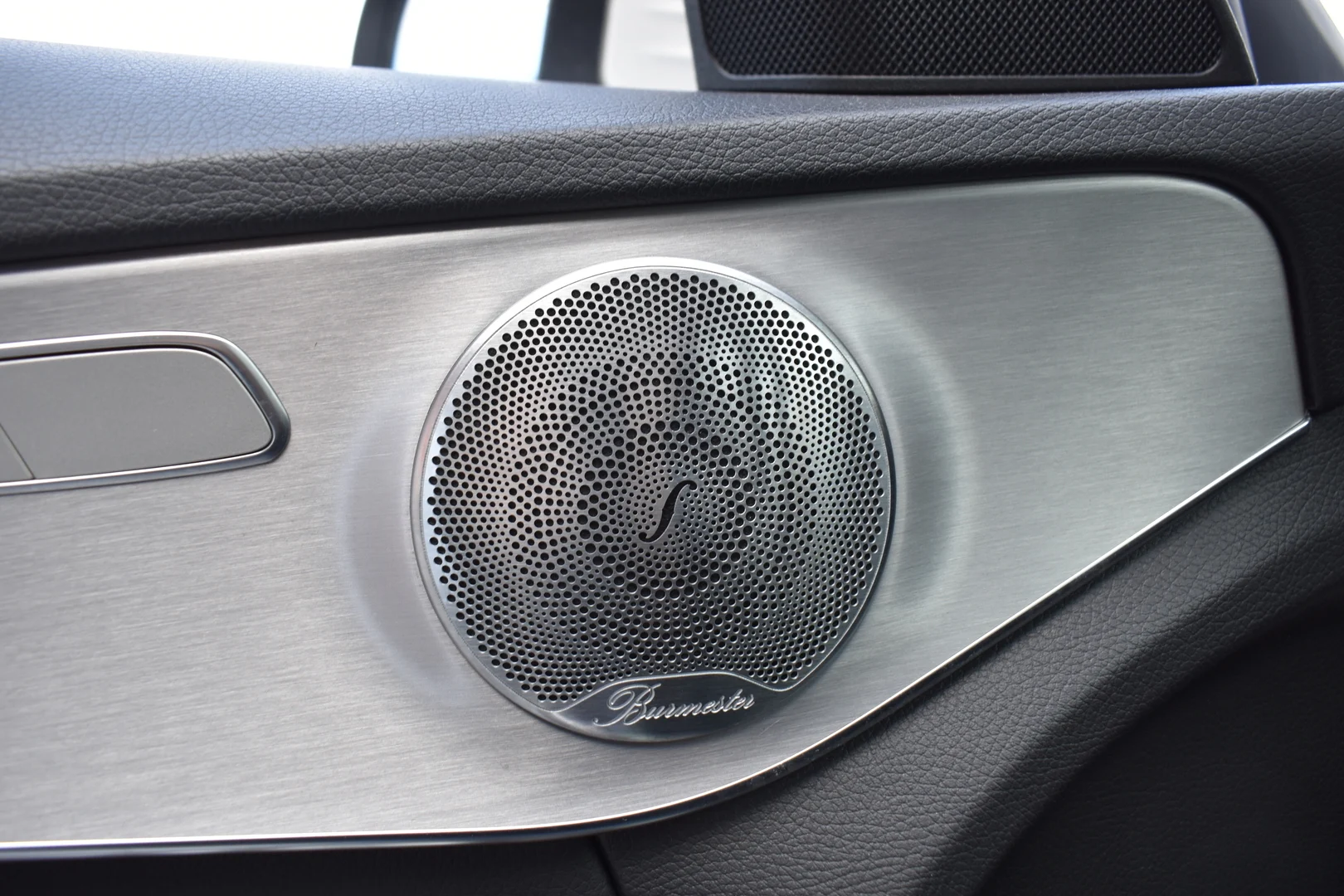 Car Image - Q0NeV2M5OpFjgCm2xFQch