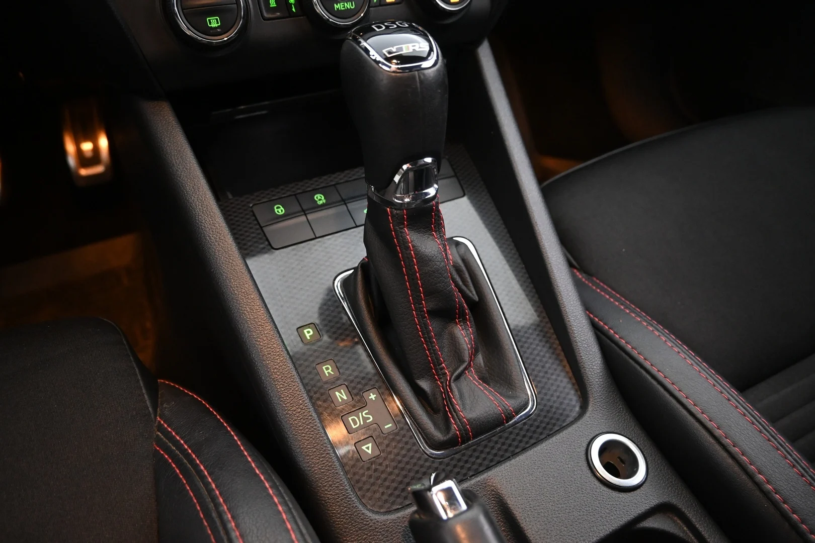 Car Image - 1YovOHW3QaEarbbtDP9Ac4