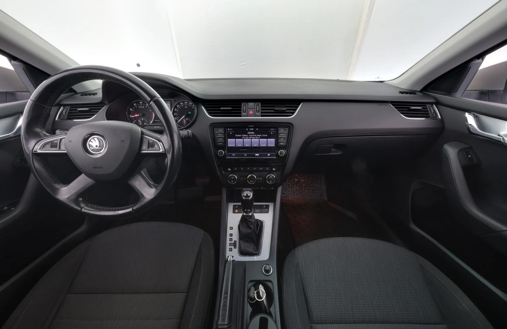 Car Image - IBtbppmvvOZ3AwqqiRgvg