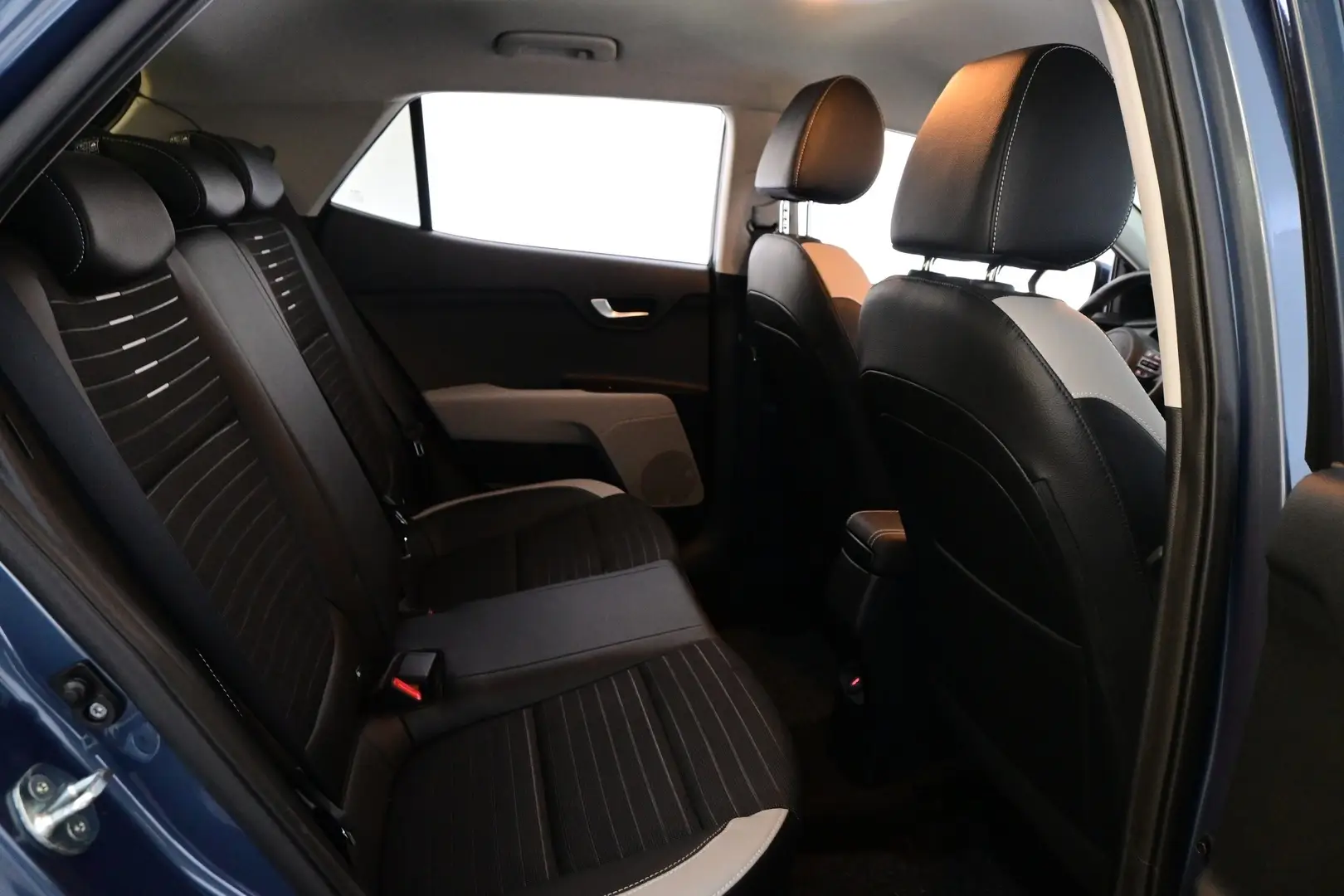 Car Image - 7wbJLCr8LBc0xv4eelHpNO