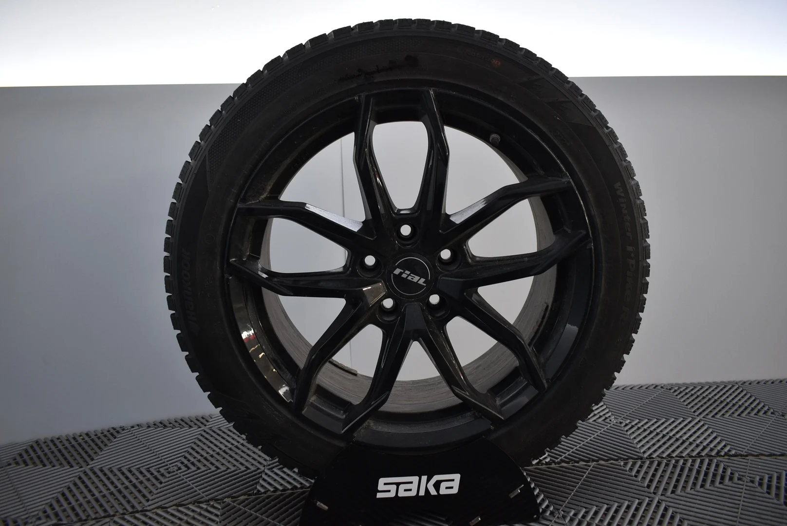 Car Image - 4E2Yx29YA9EcljVcLwJVe5