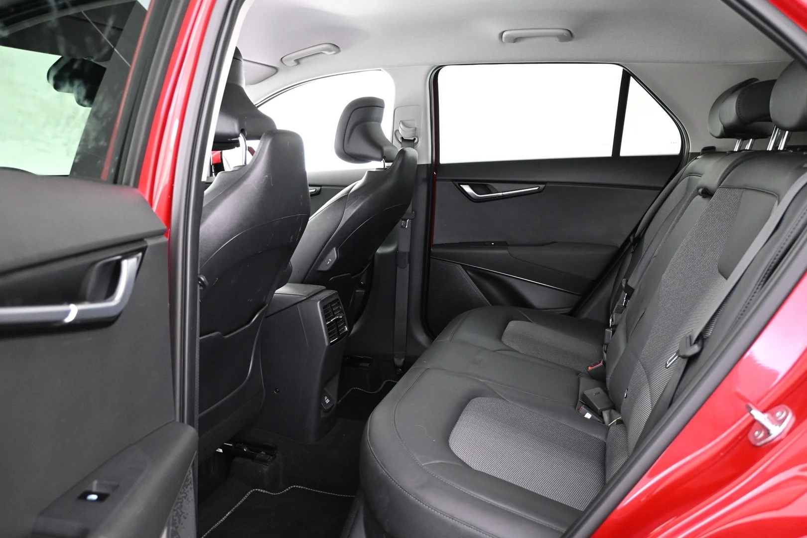 Car Image - 2iU97yu6IcAHl6vioPZt7u