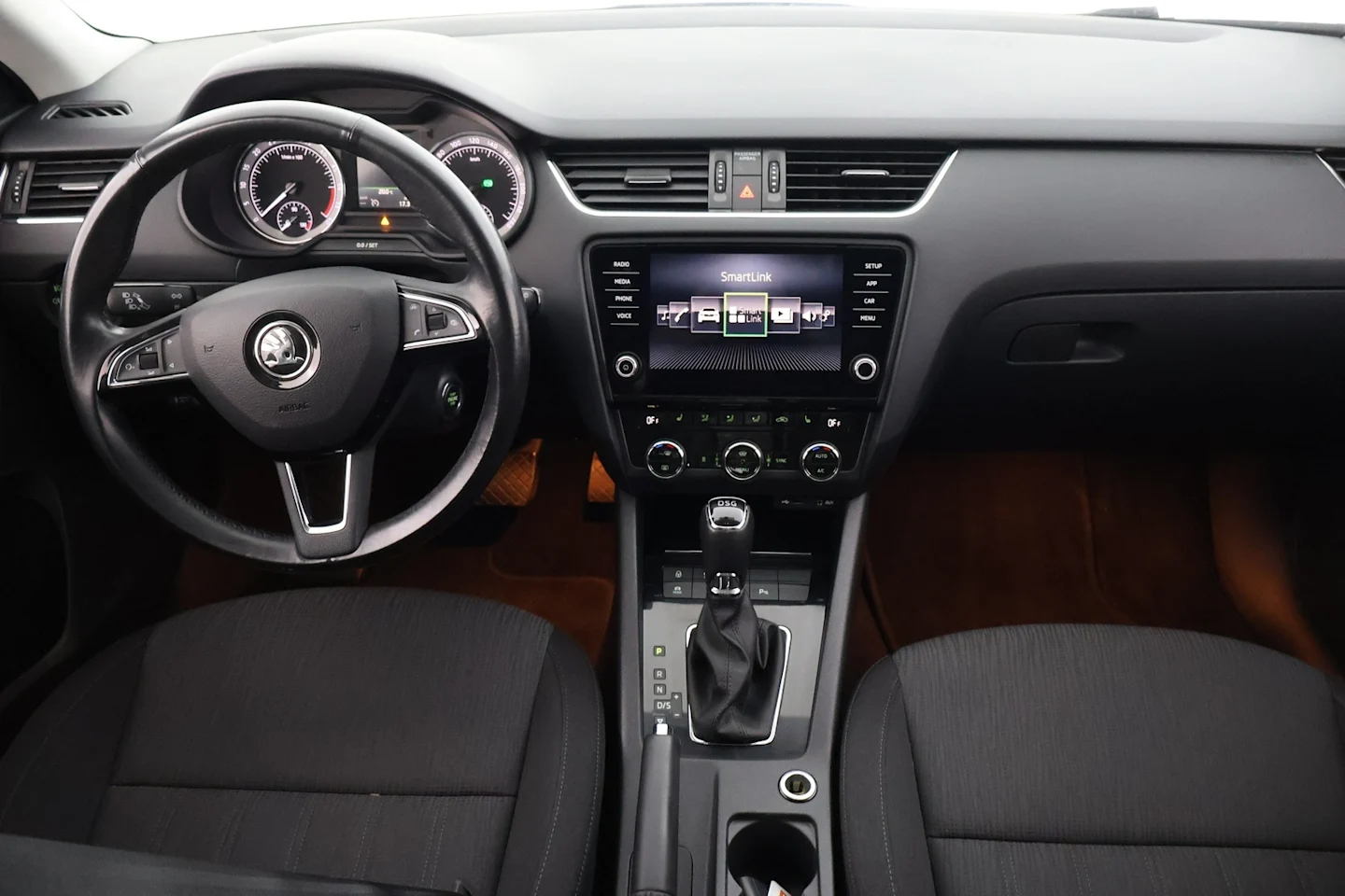 Car Image - 2Cu1FlpKUmKCrylVlgQE1u