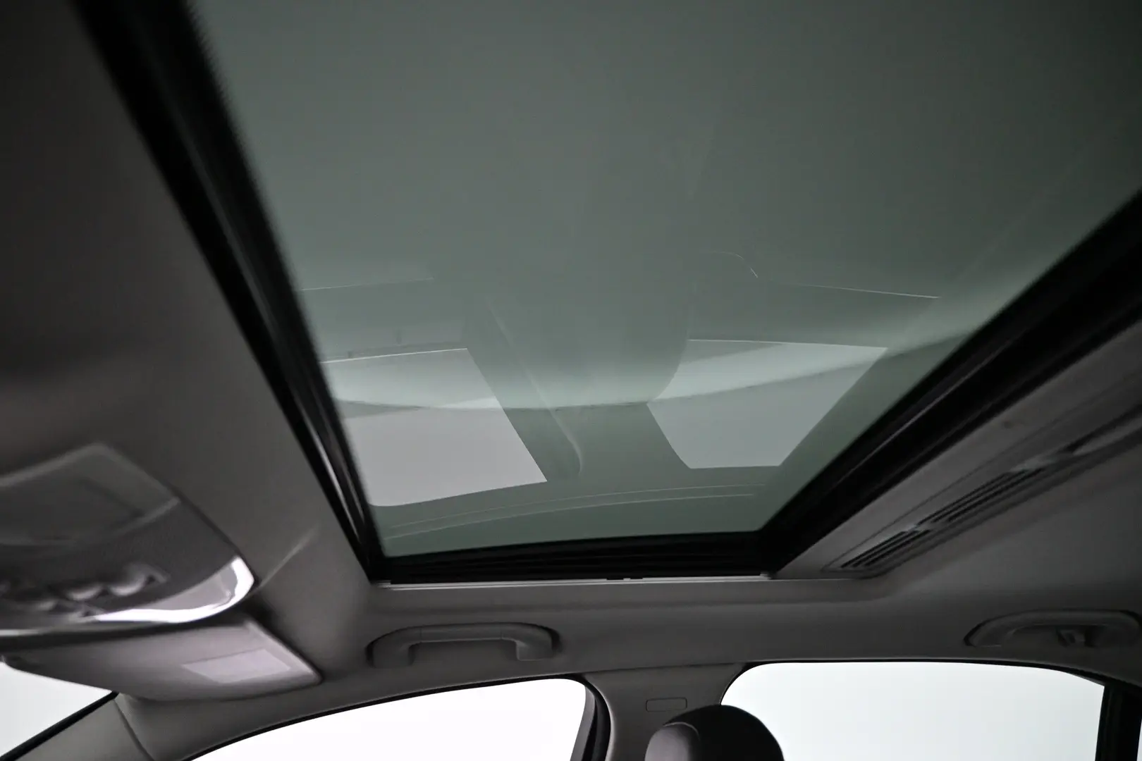 Car Image - sQucPQB42NiRSzhr1iV8R