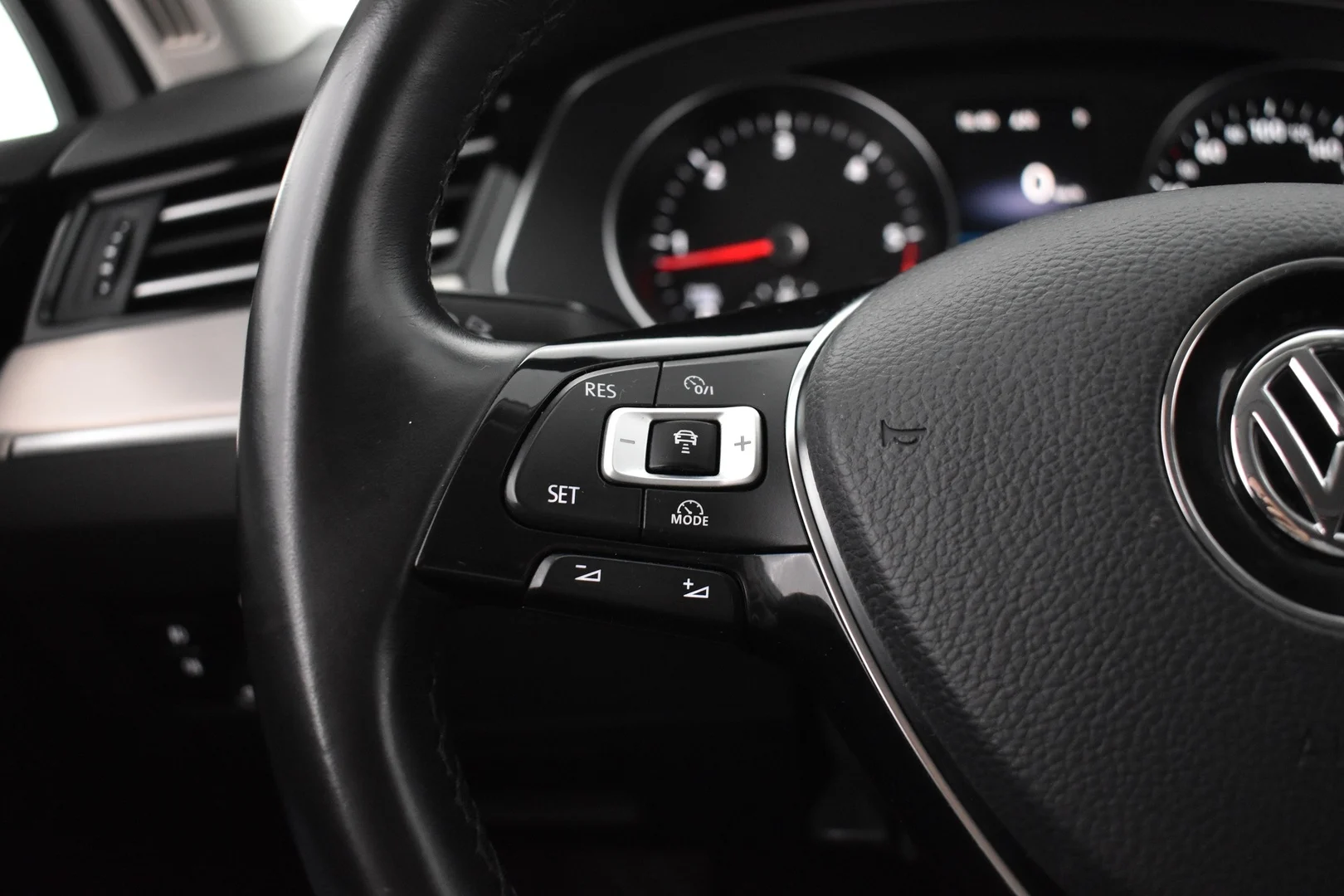 Car Image - 4UTBtpZjqU0LTE4kitzCYP