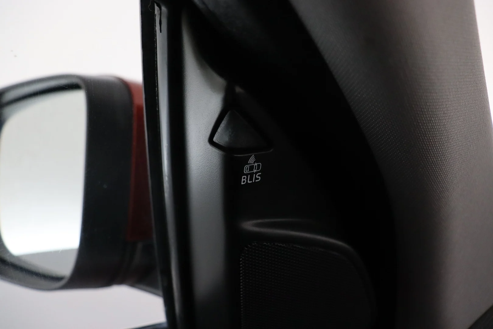 Car Image - Ykogi3JKwO6VSksapfAoc