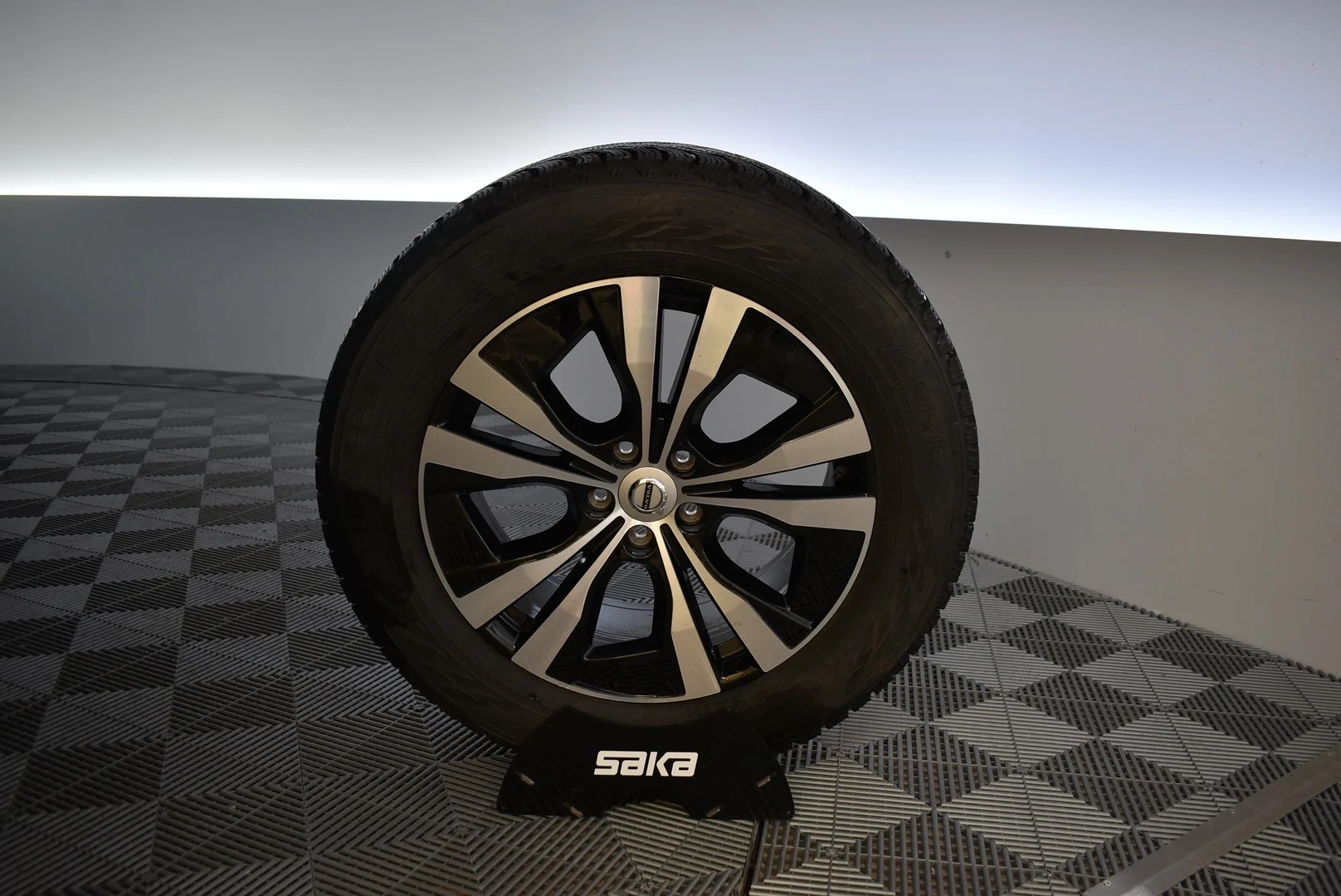 Car Image - 4V9pewDpmqK72xijPb7uMD