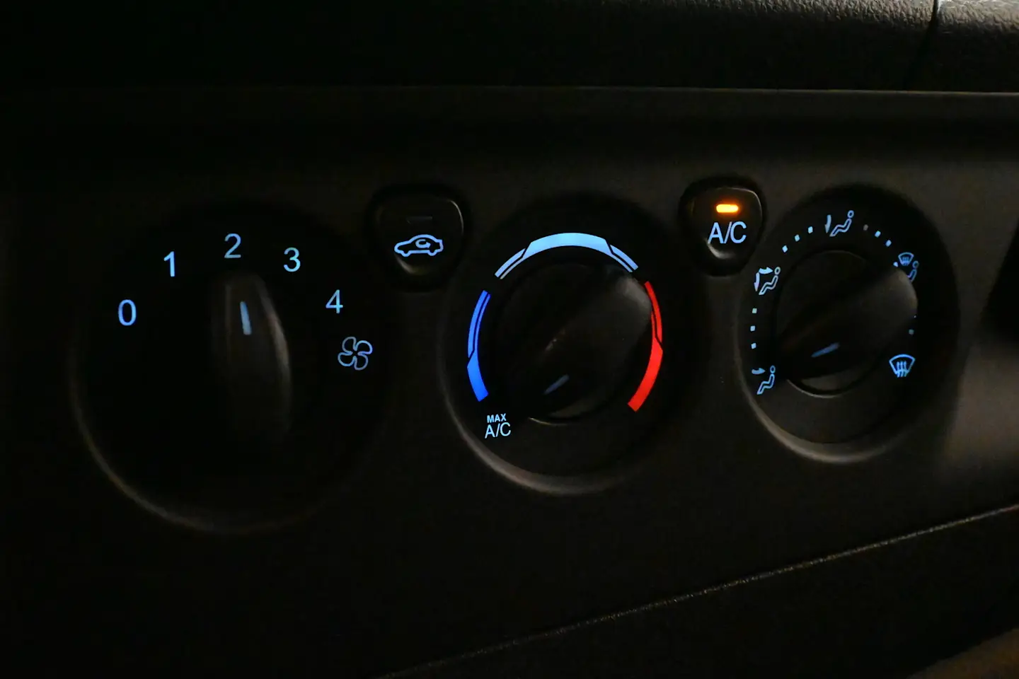 Car Image - 4Eex9INXQYbOcS3fukF7sl