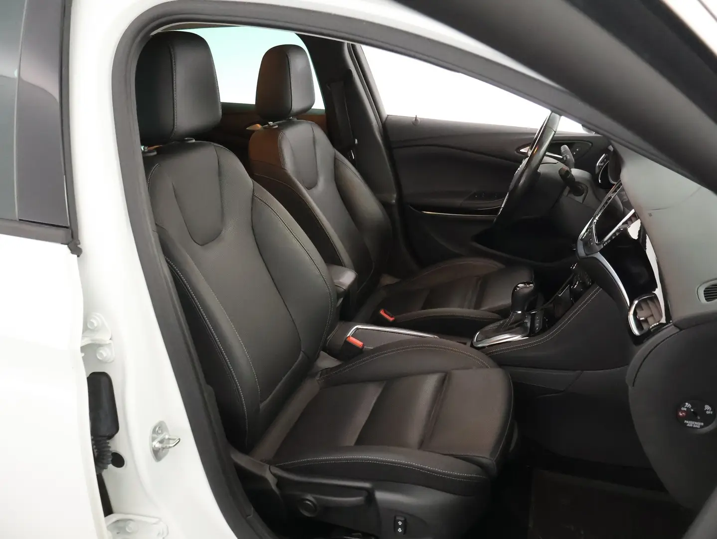 Car Image - 4e2V9XNGk8qTuFoMZzAnIM