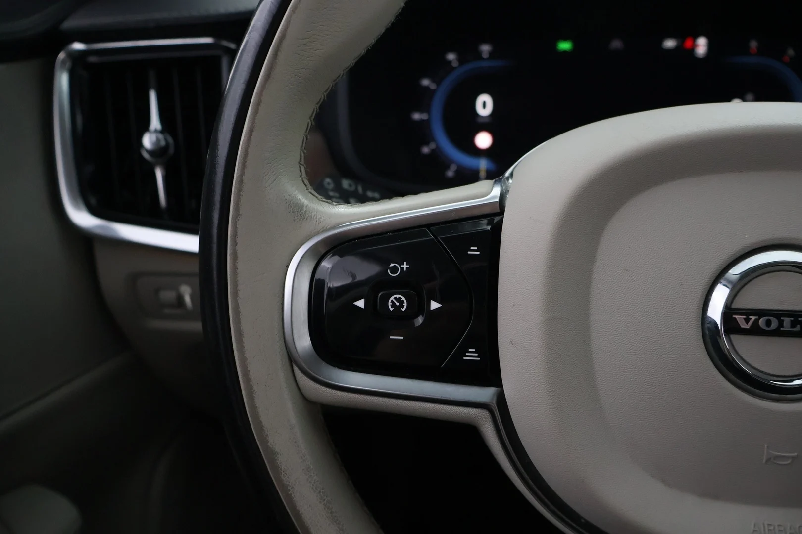 Car Image - rsrT9txfg9CElAnVdHzcE