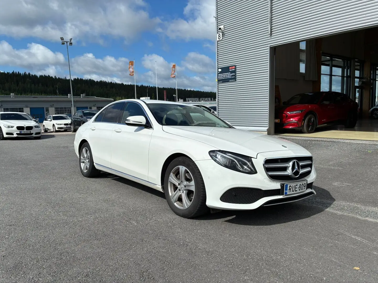 Car Image - 72tchx3jWlJMRWL1AJ5EDl