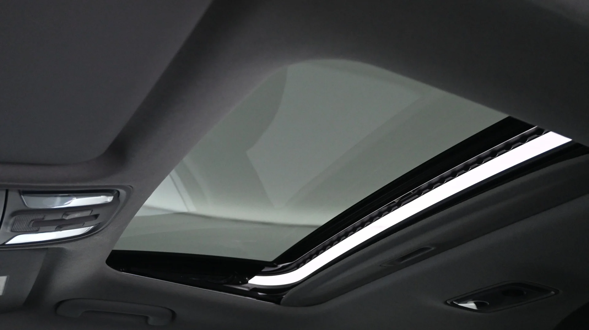 Car Image - 6vR9Ib1txQ9hbK3jlD8hbV